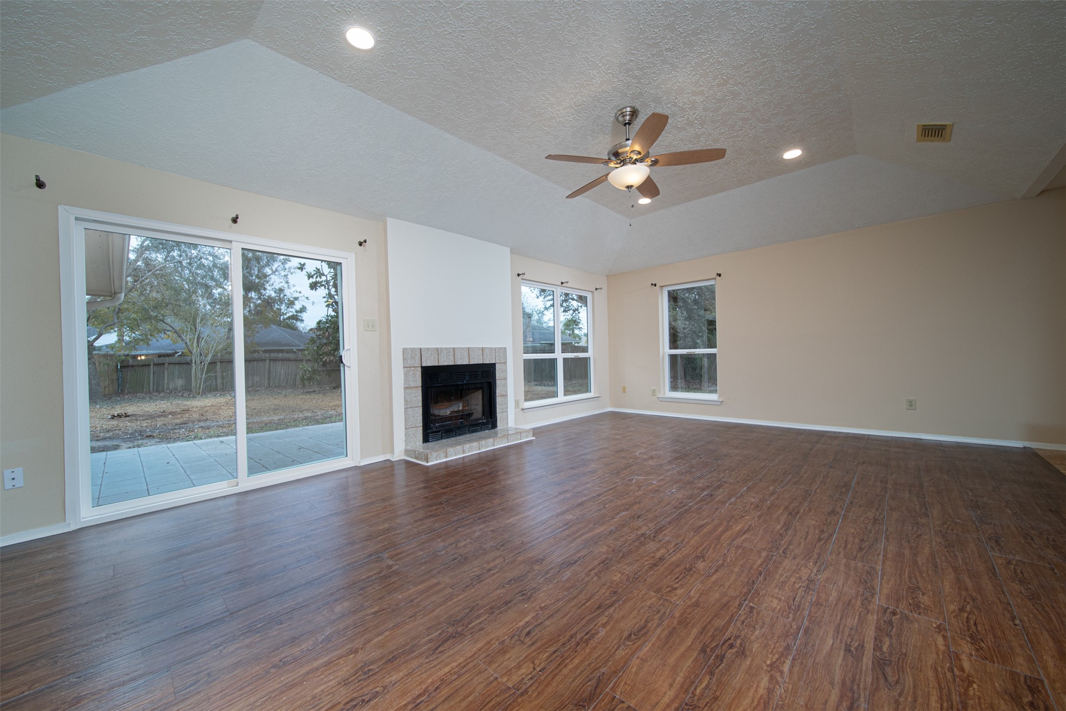 2411 Gunston Ct Property Photo 3