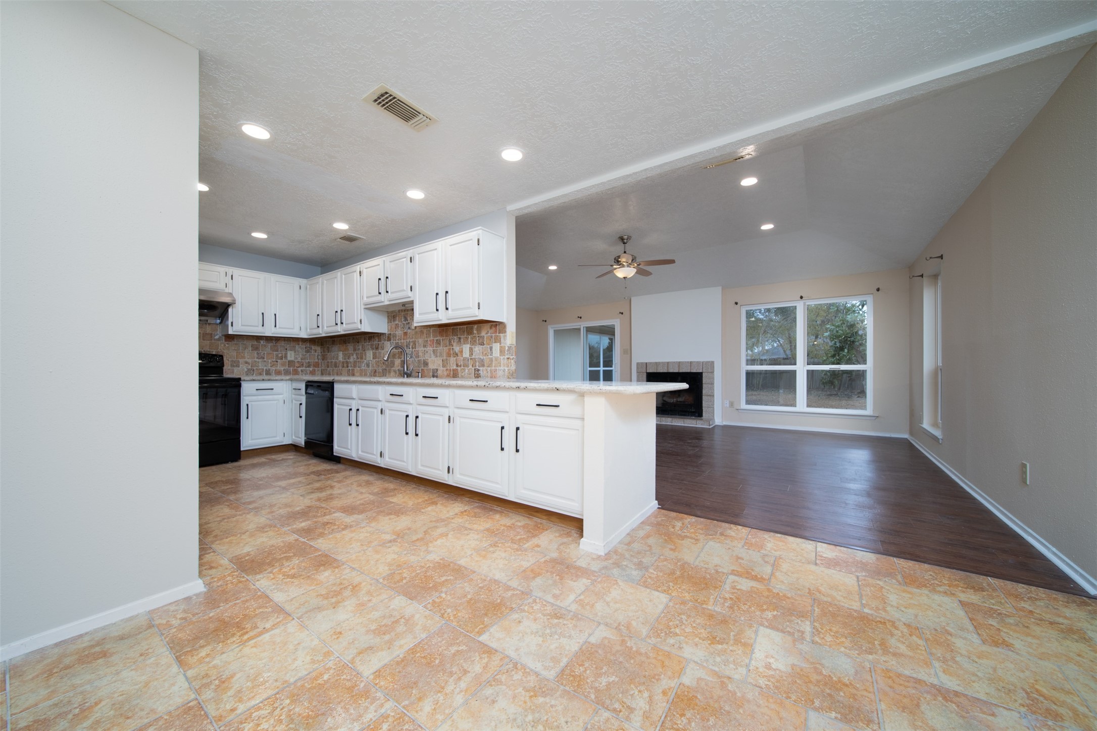 2411 Gunston Ct Property Photo 4