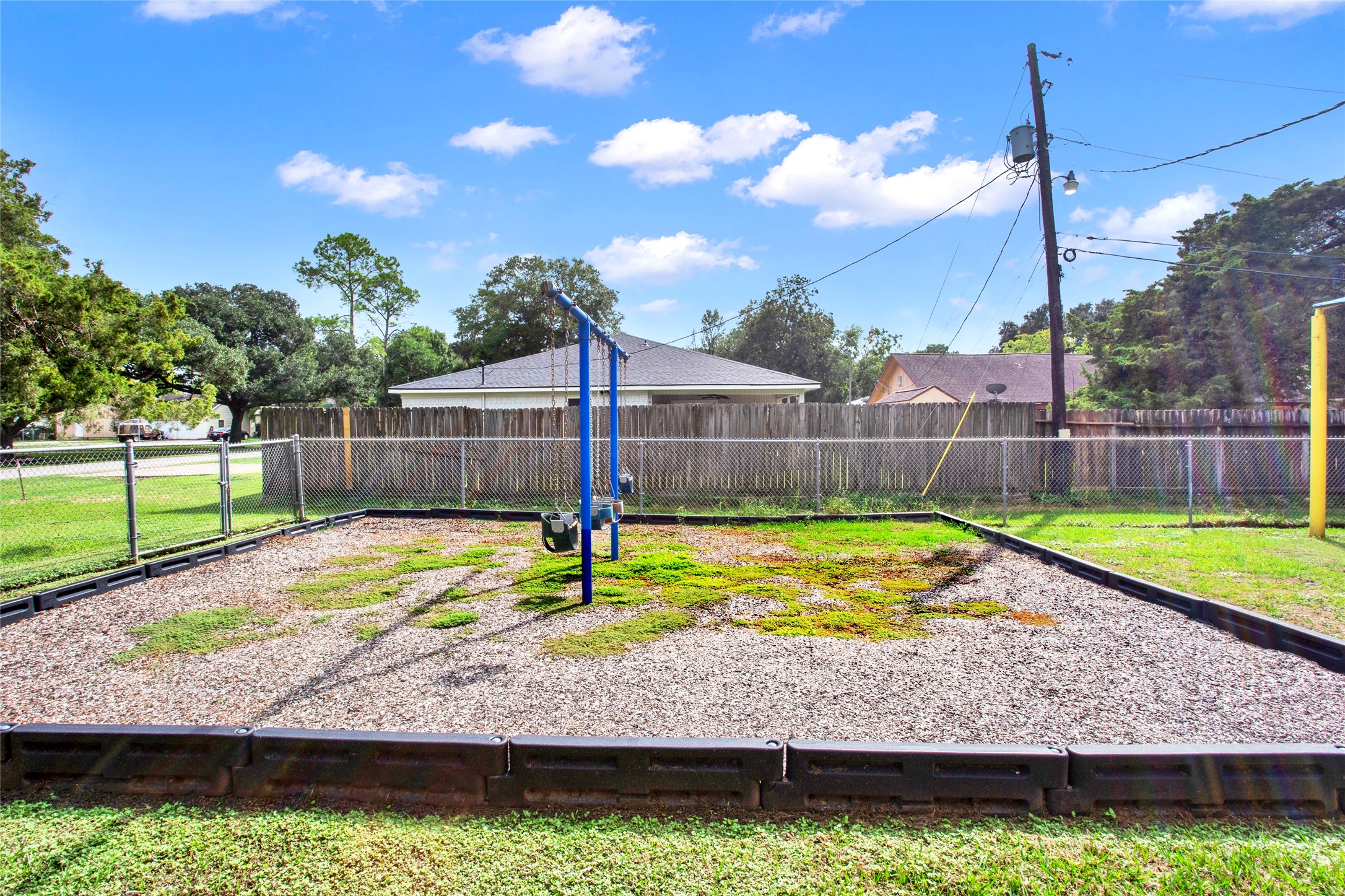 907 Cedar Lawn Drive Property Photo 31