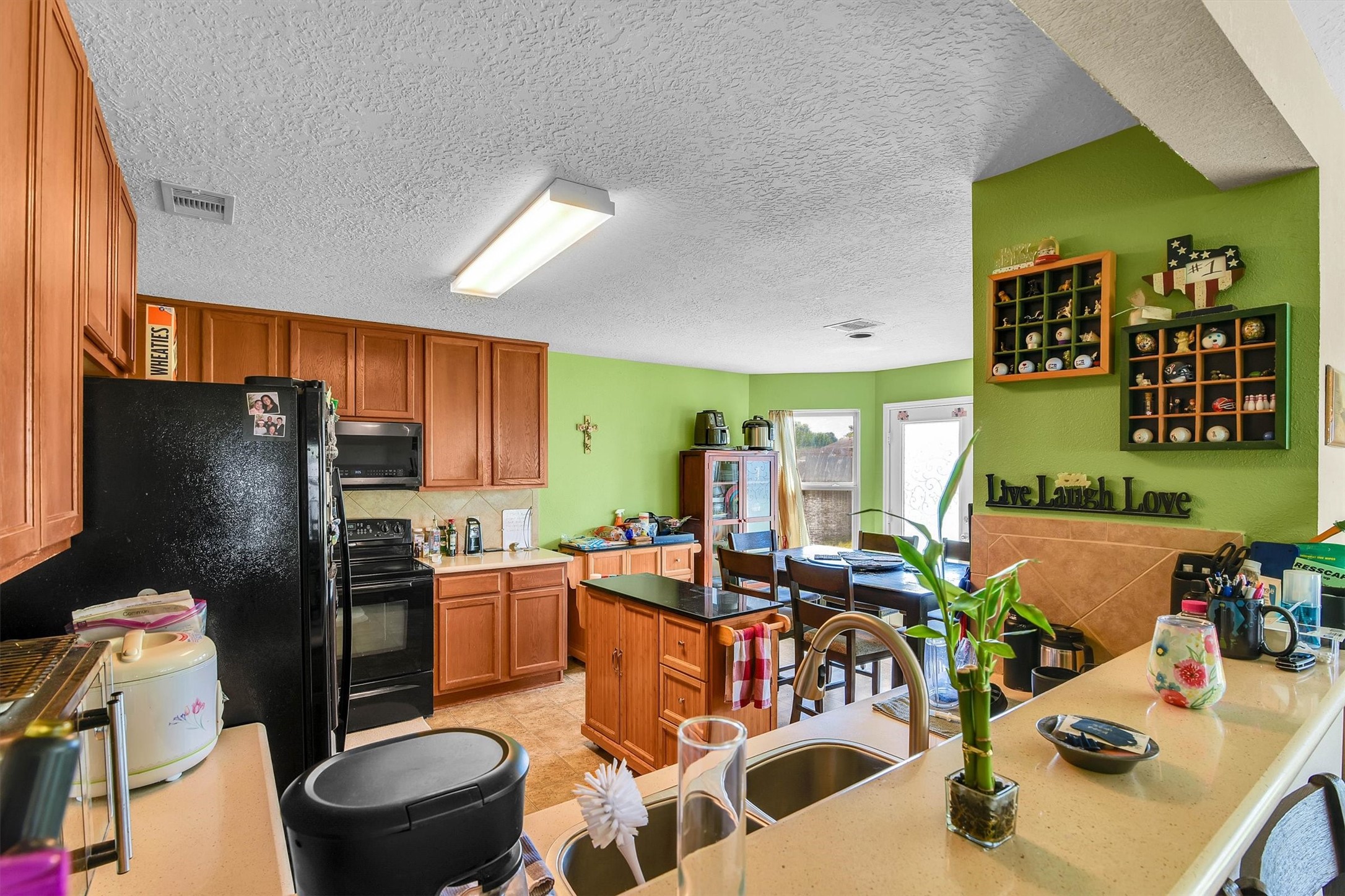 3003 Legends York Drive Property Photo 12