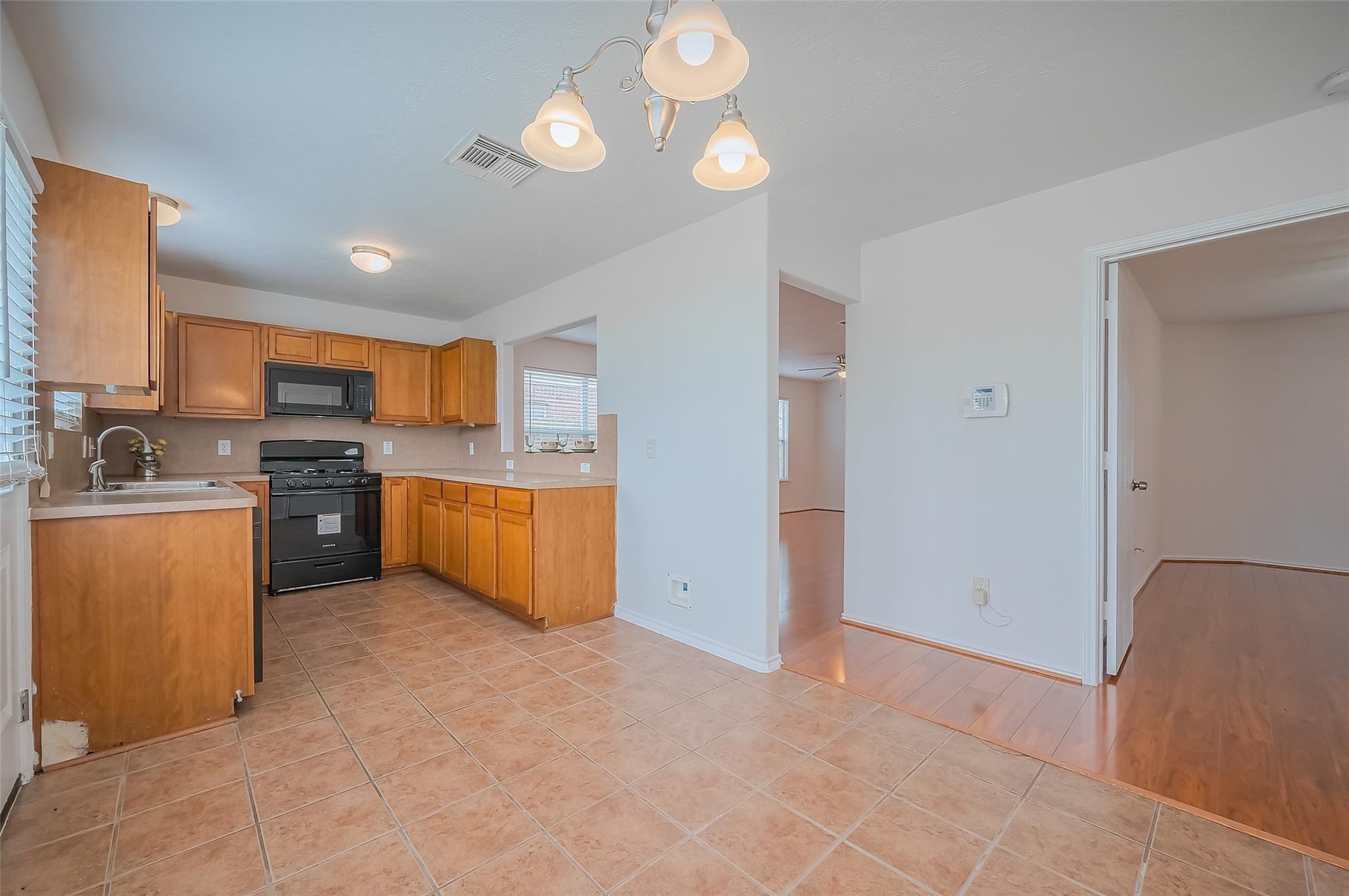 19254 Cypress Peak Lane Property Photo 9