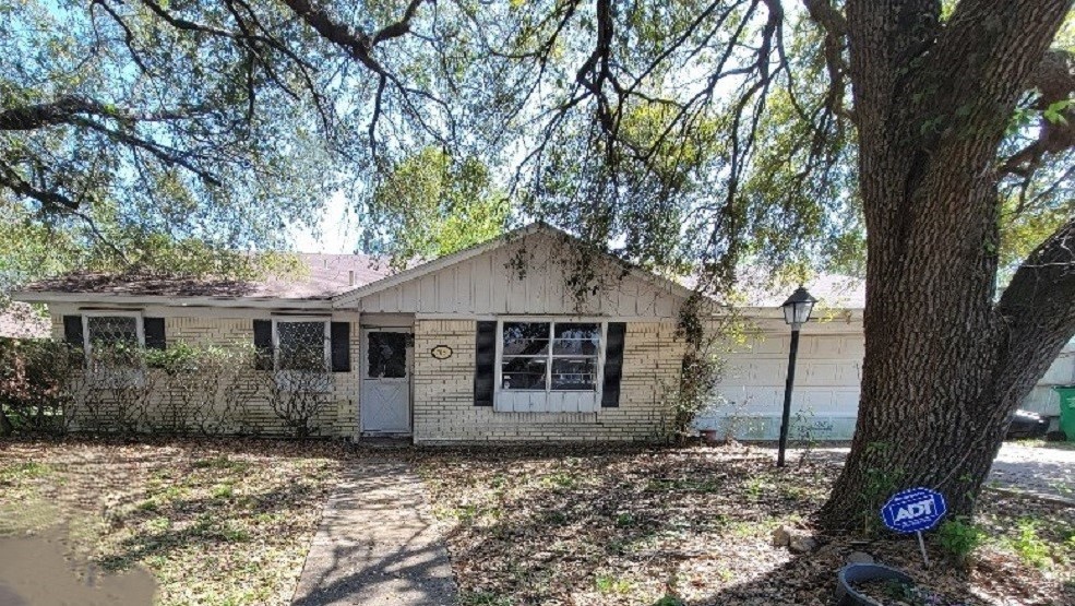 705 Inwood Drive Property Photo 1