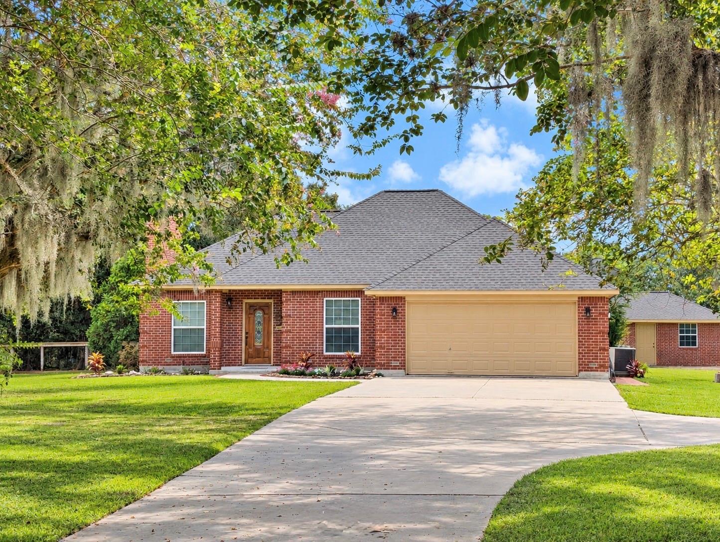 531 Jimmy Phillips Boulevard, Angleton Tx 77515 Property Photo 1