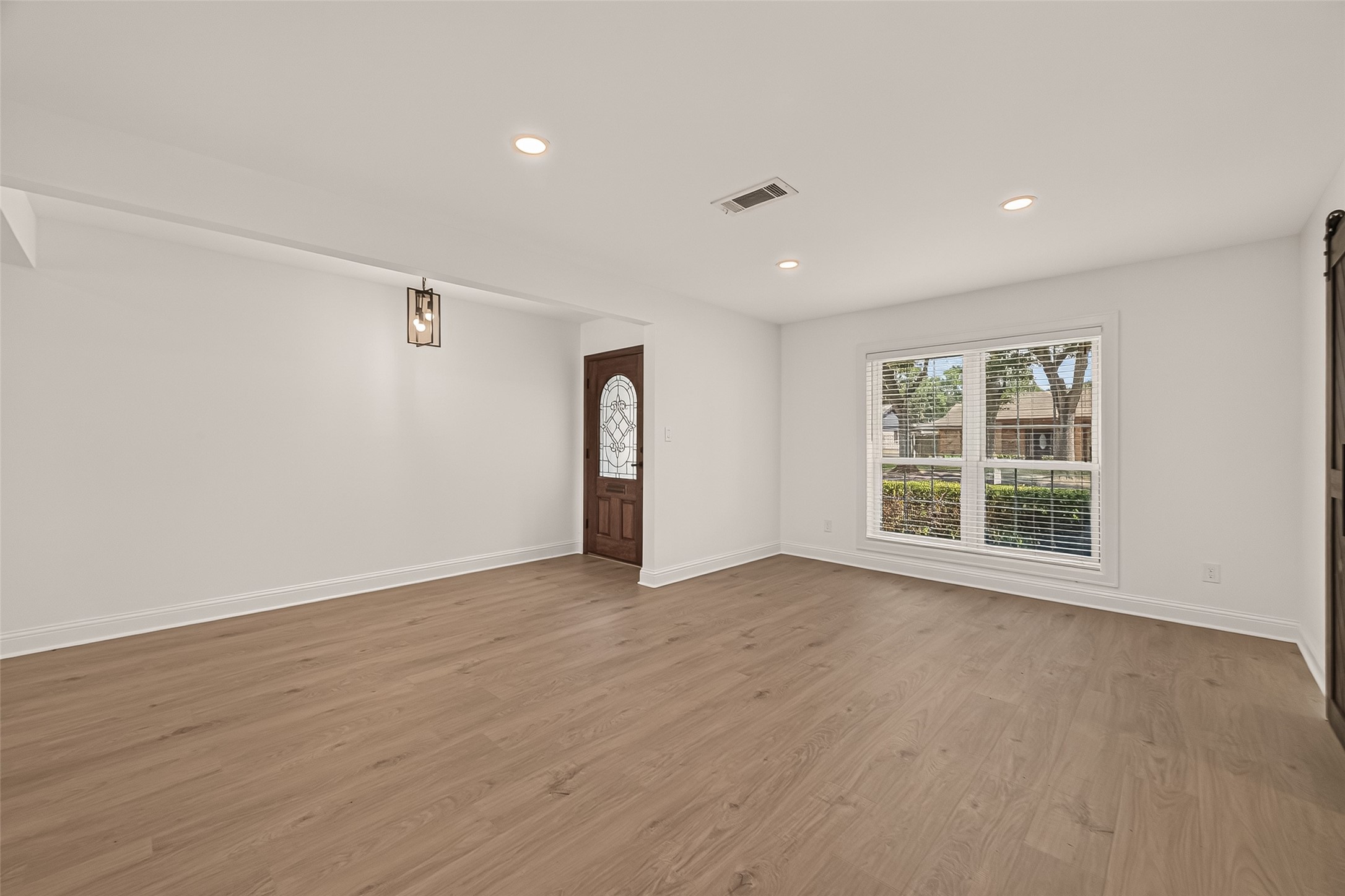5946 Valkeith Drive Property Photo 6