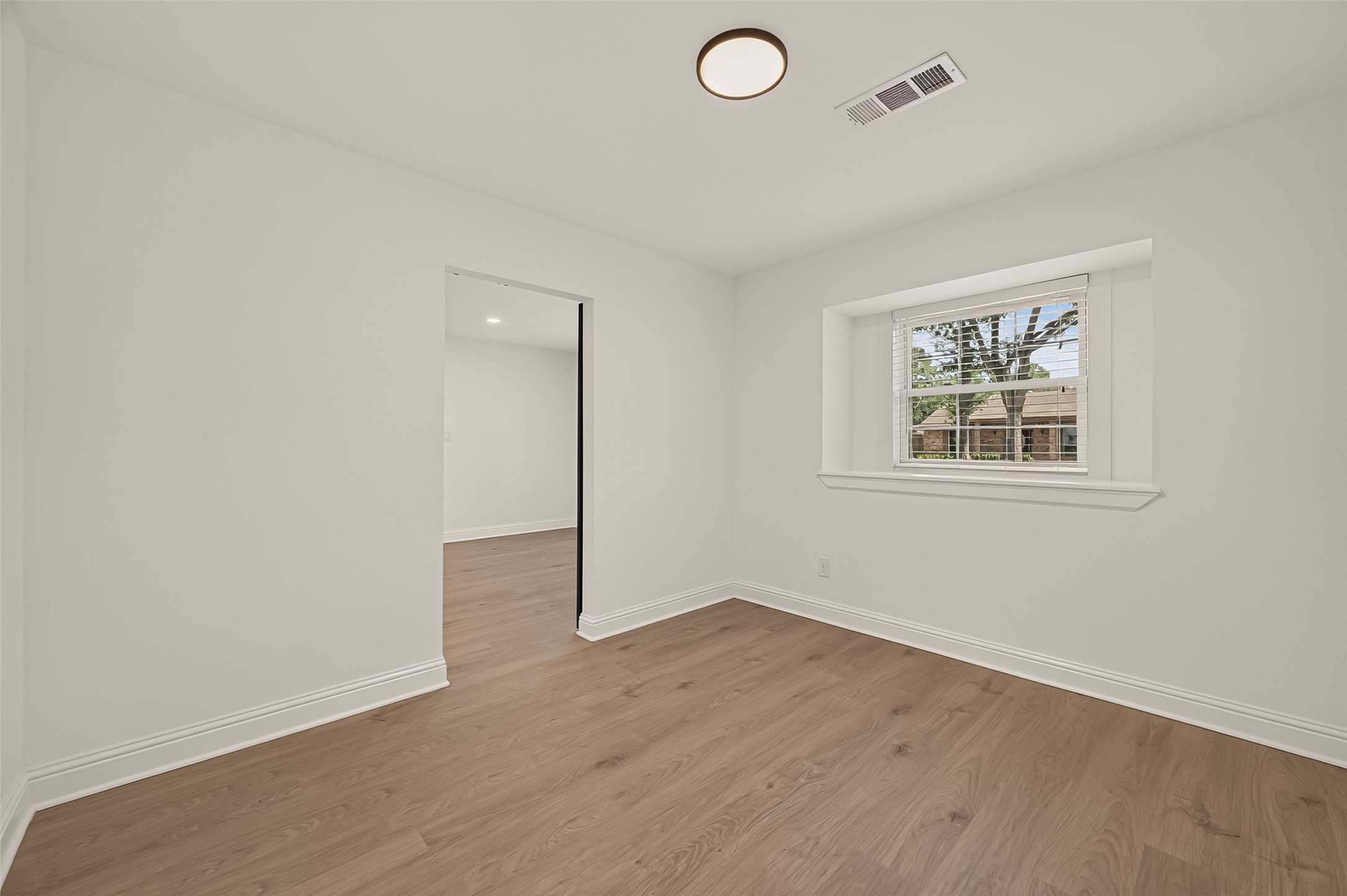 5946 Valkeith Drive Property Photo 10