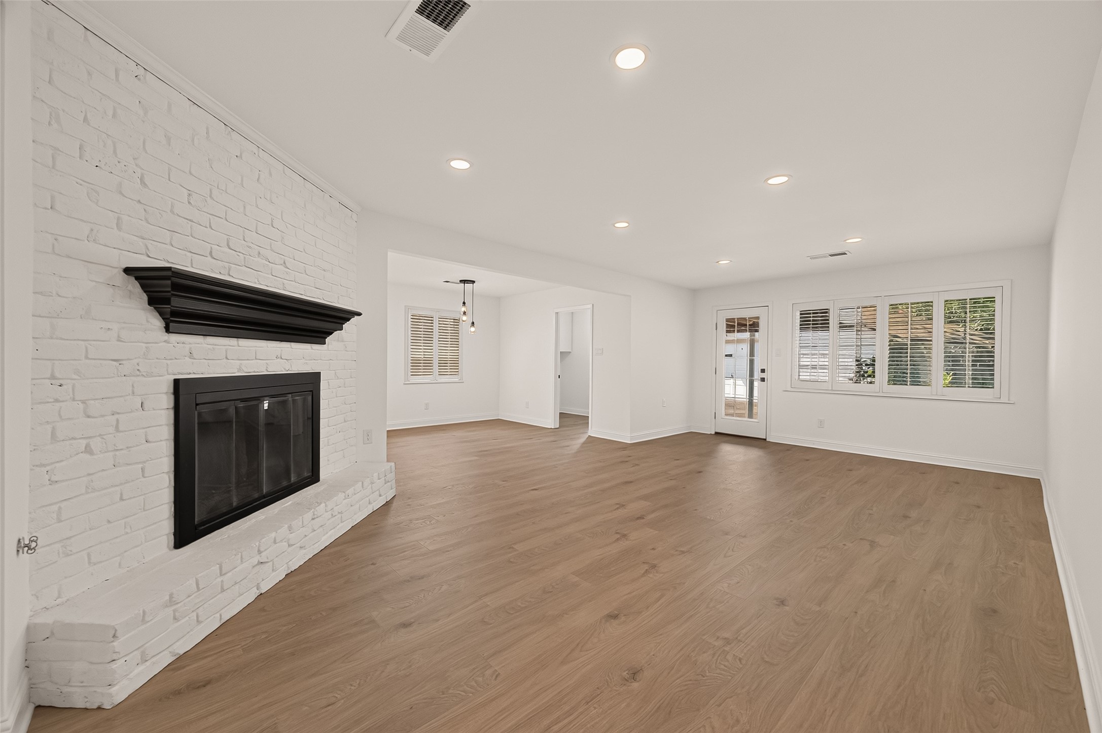 5946 Valkeith Drive Property Photo 12