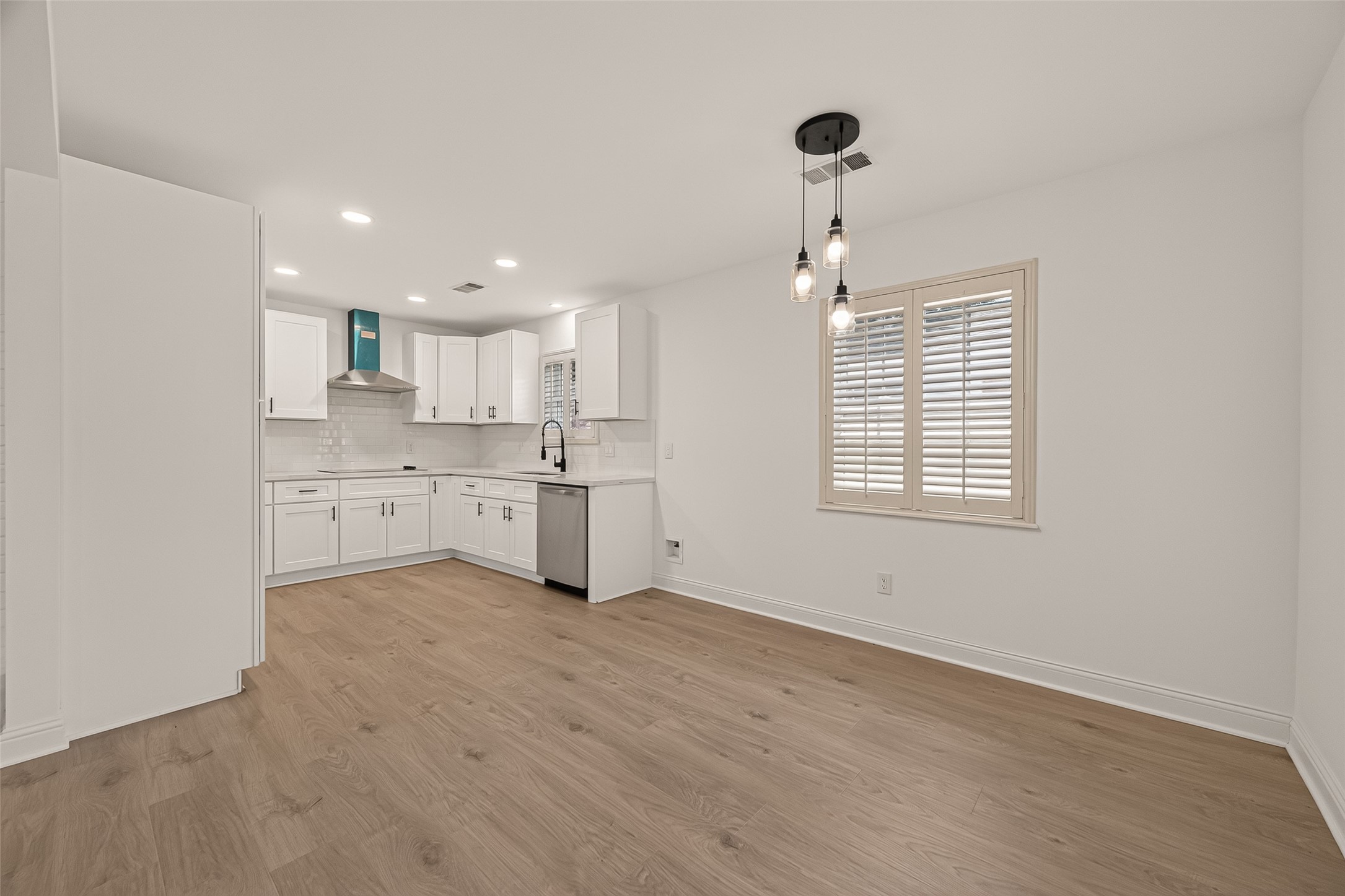 5946 Valkeith Drive Property Photo 15