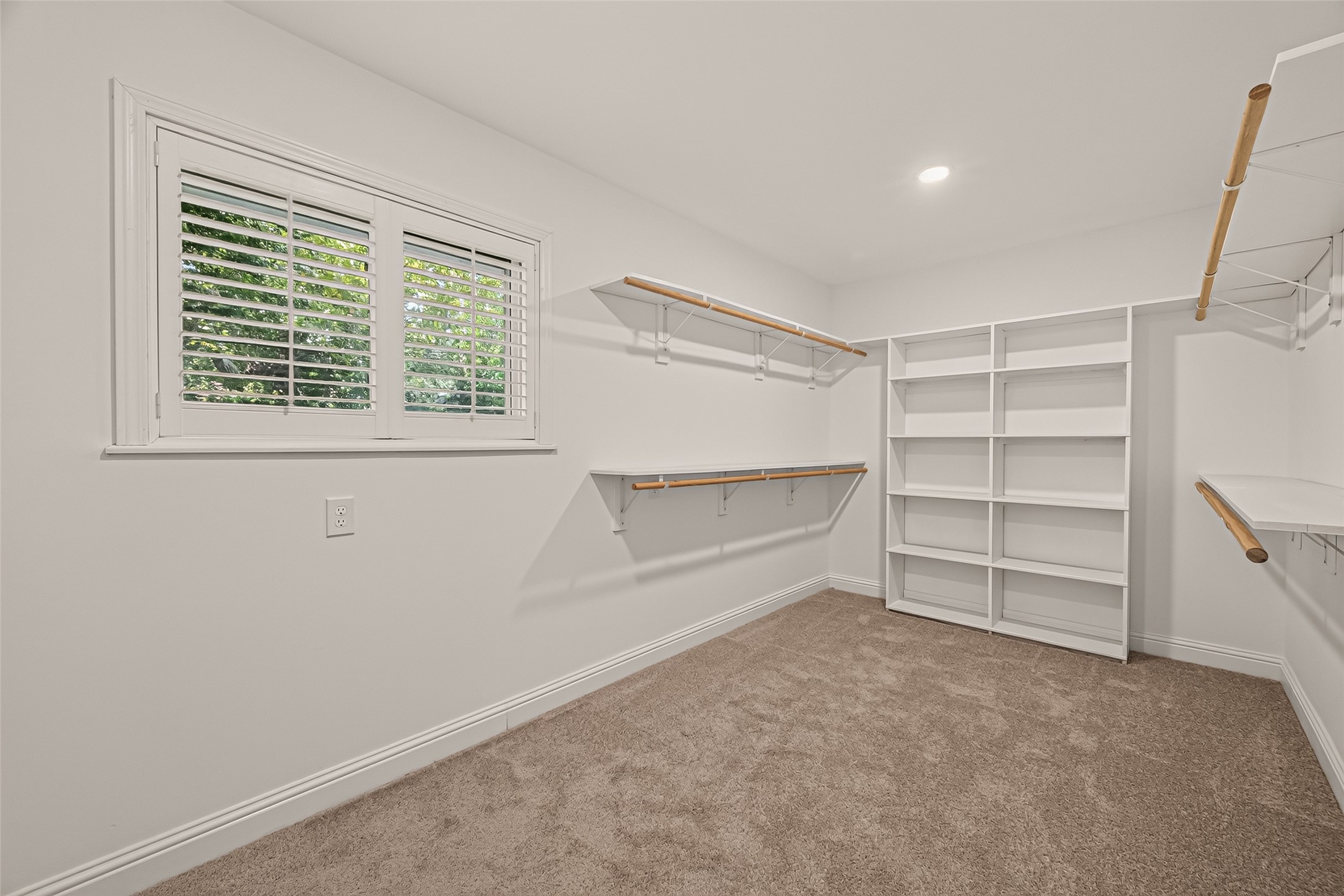 5946 Valkeith Drive Property Photo 42