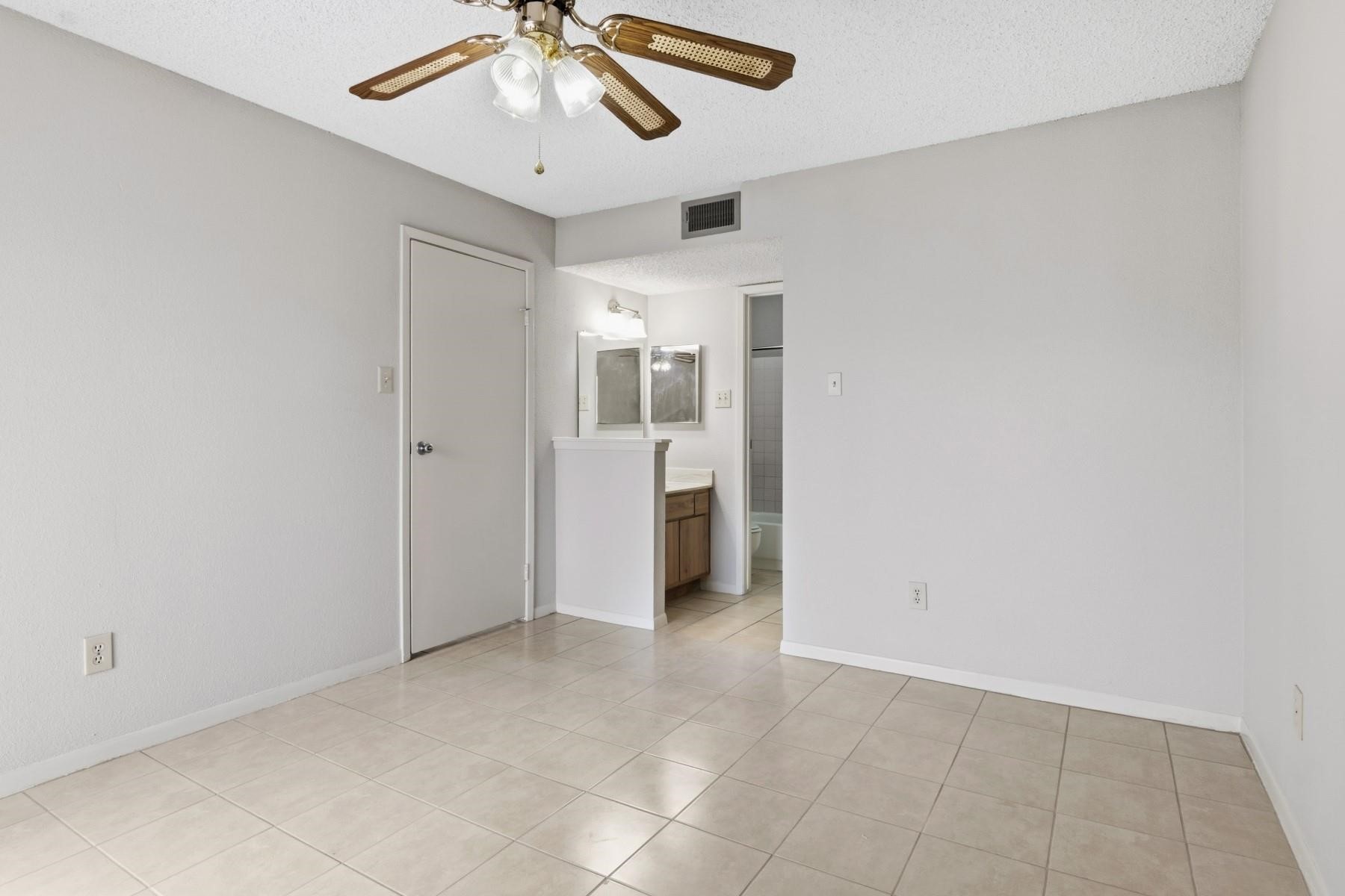 3919 Fairmont 148 Property Photo 4