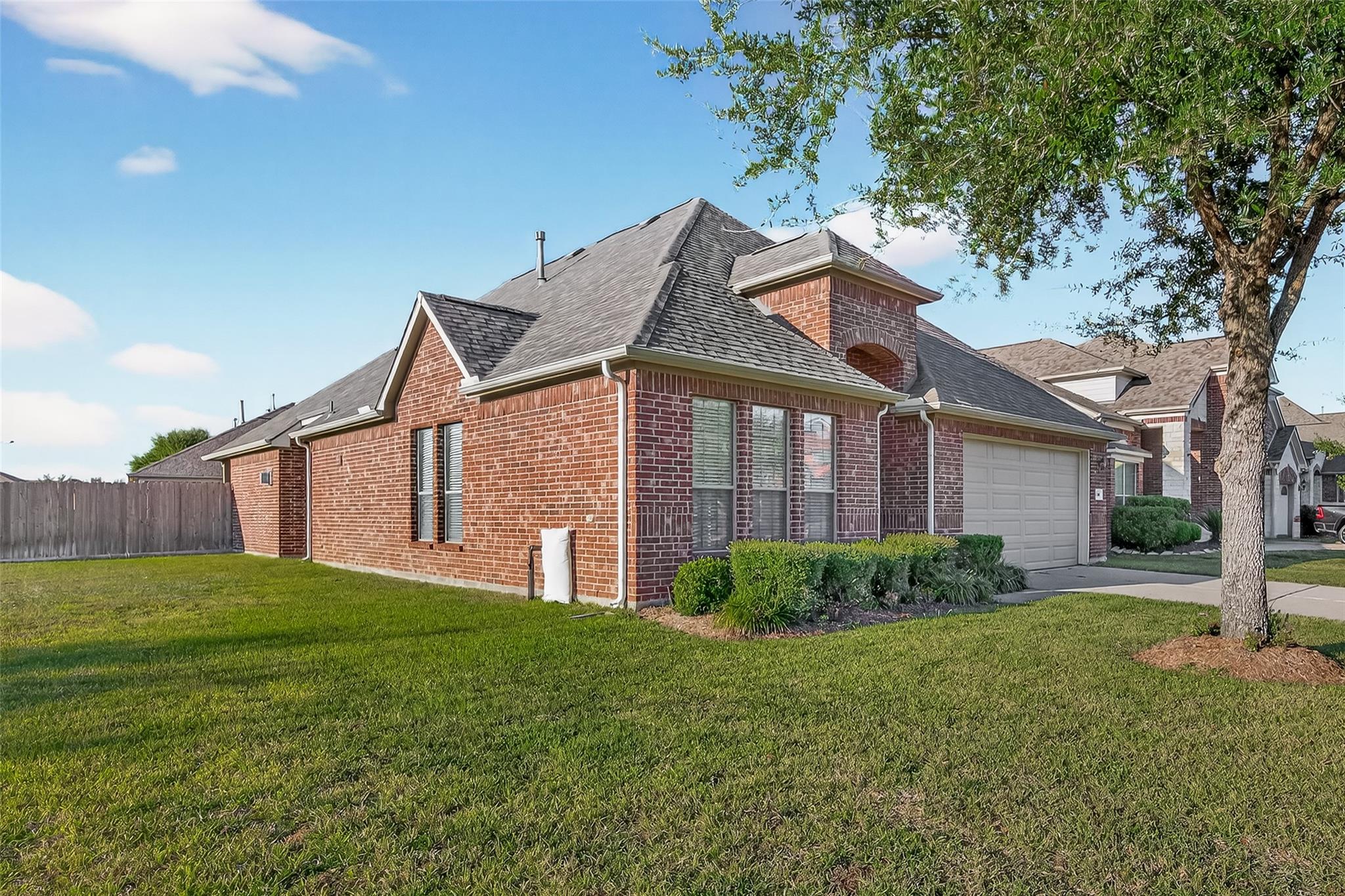 25354 Holton Ridge Drive Property Photo 2