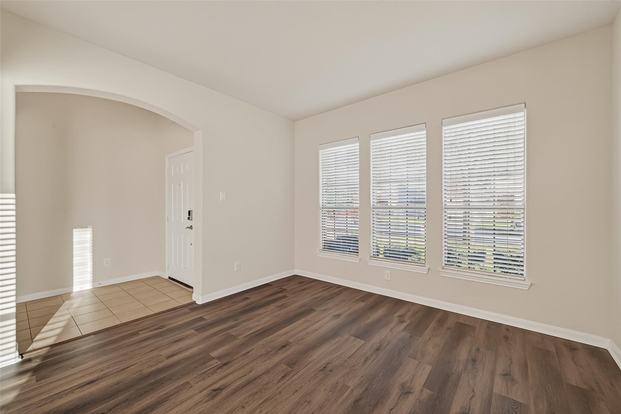 25354 Holton Ridge Drive Property Photo 3