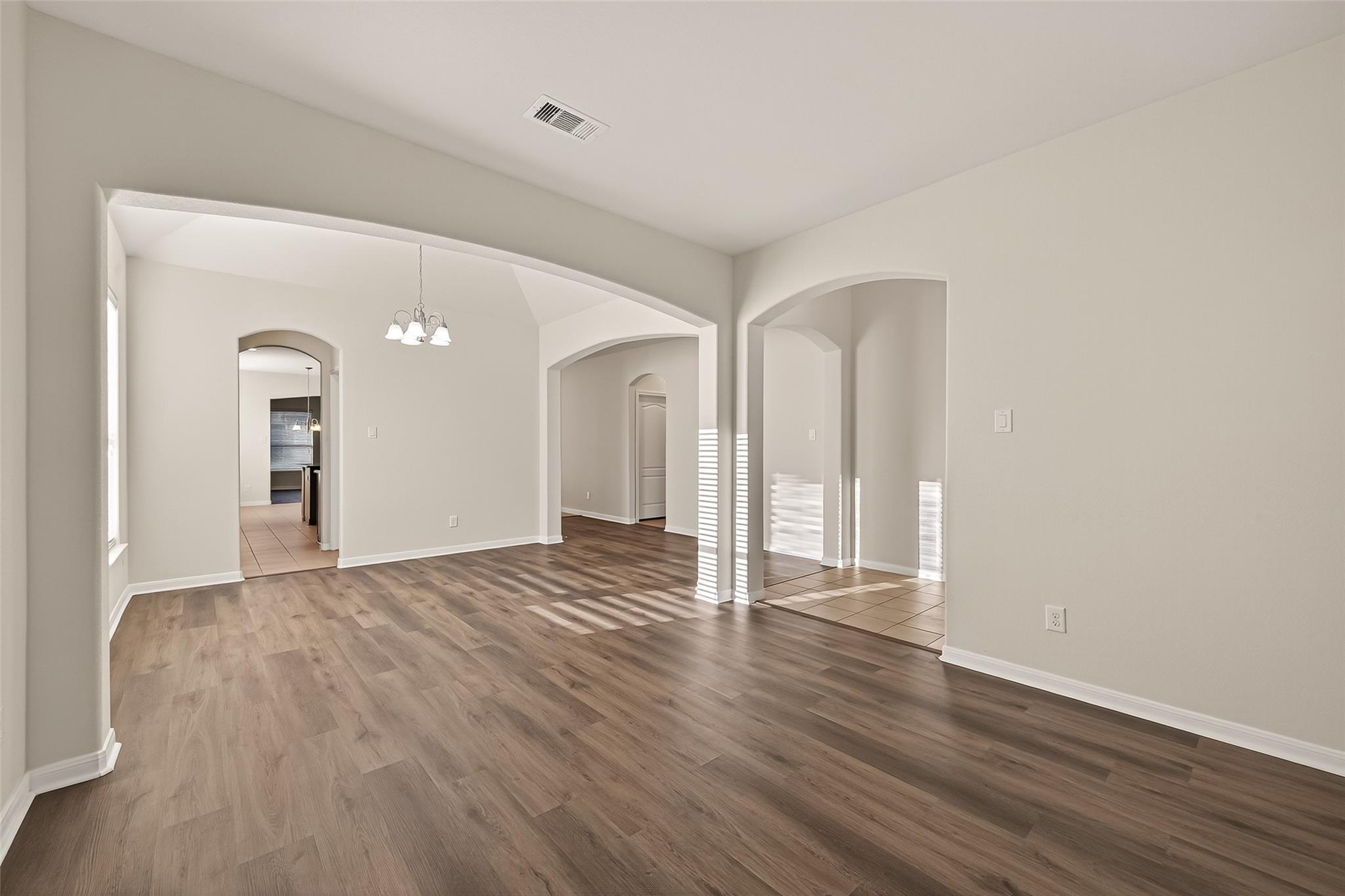 25354 Holton Ridge Drive Property Photo 4