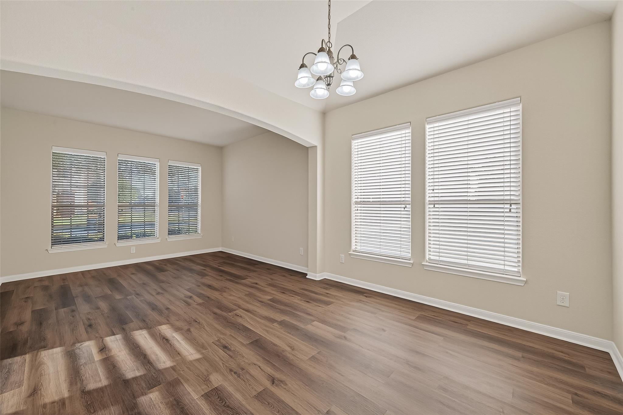 25354 Holton Ridge Drive Property Photo 5