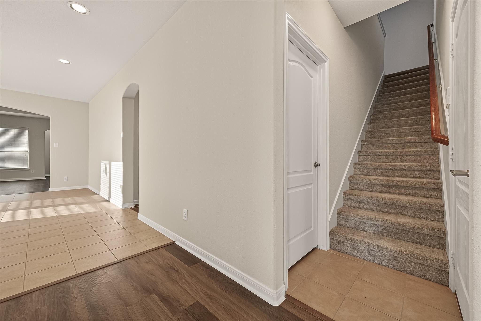 25354 Holton Ridge Drive Property Photo 6