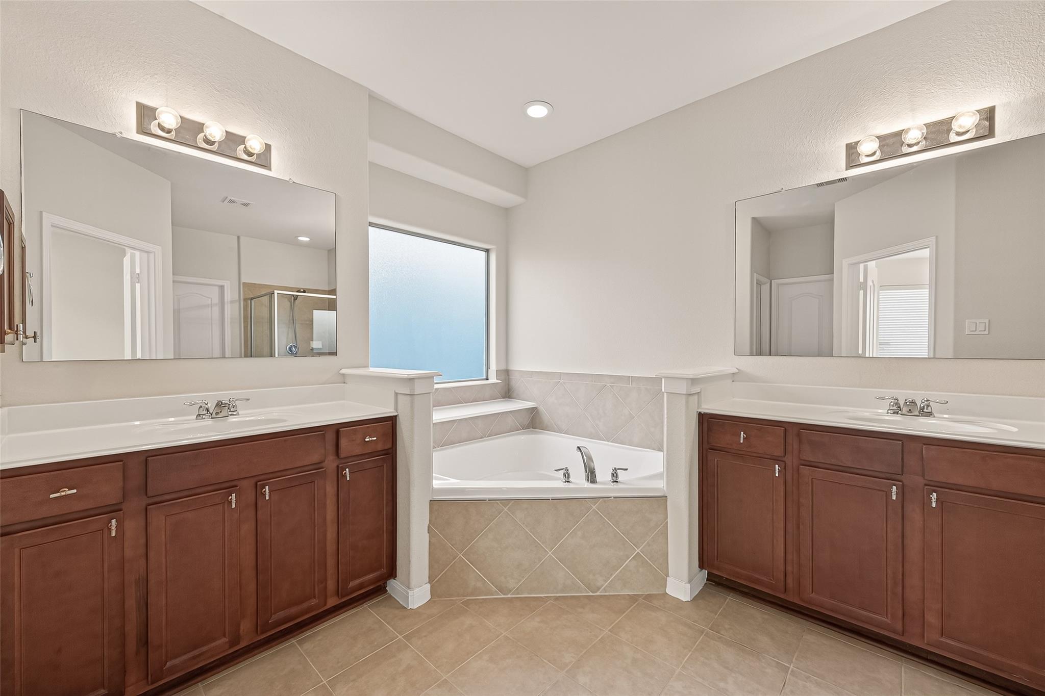 25354 Holton Ridge Drive Property Photo 17