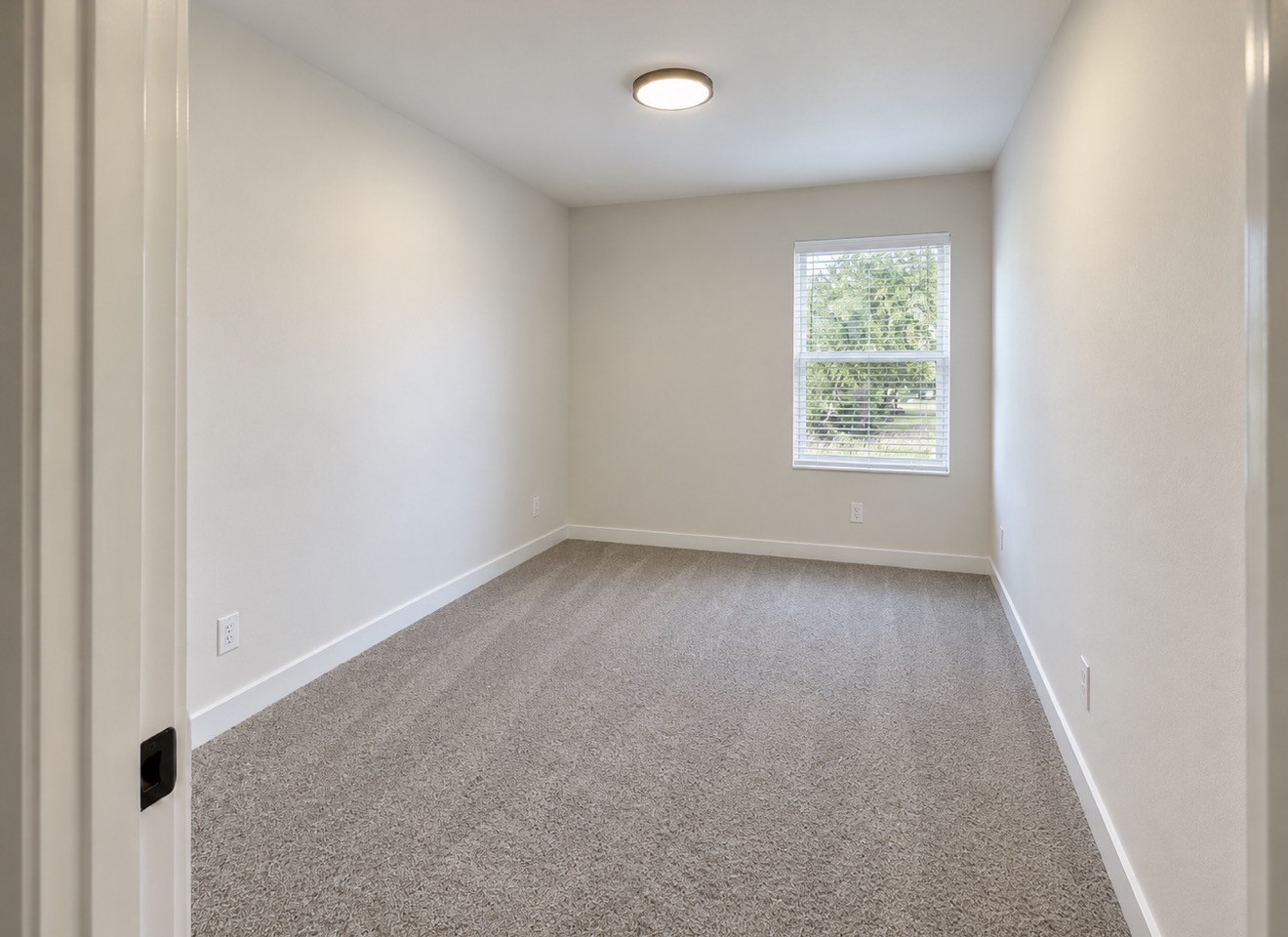 305 E Defee Avenue Property Photo 6