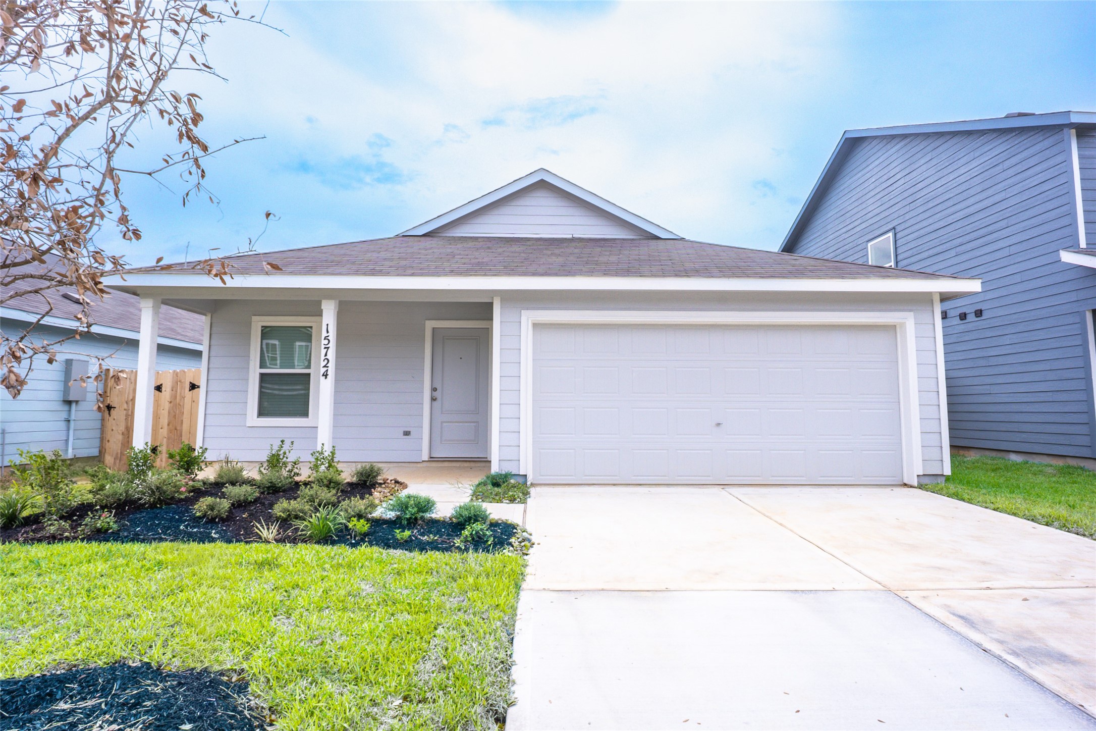 15724 Plum Brook Drive Property Photo 1
