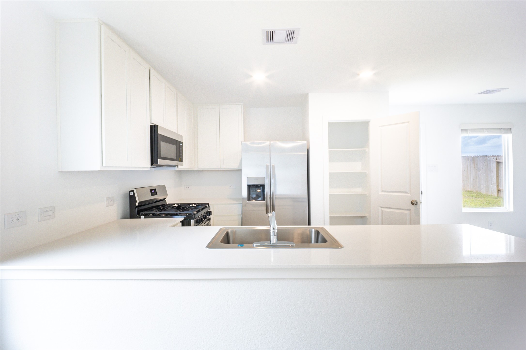 15724 Plum Brook Drive Property Photo 12