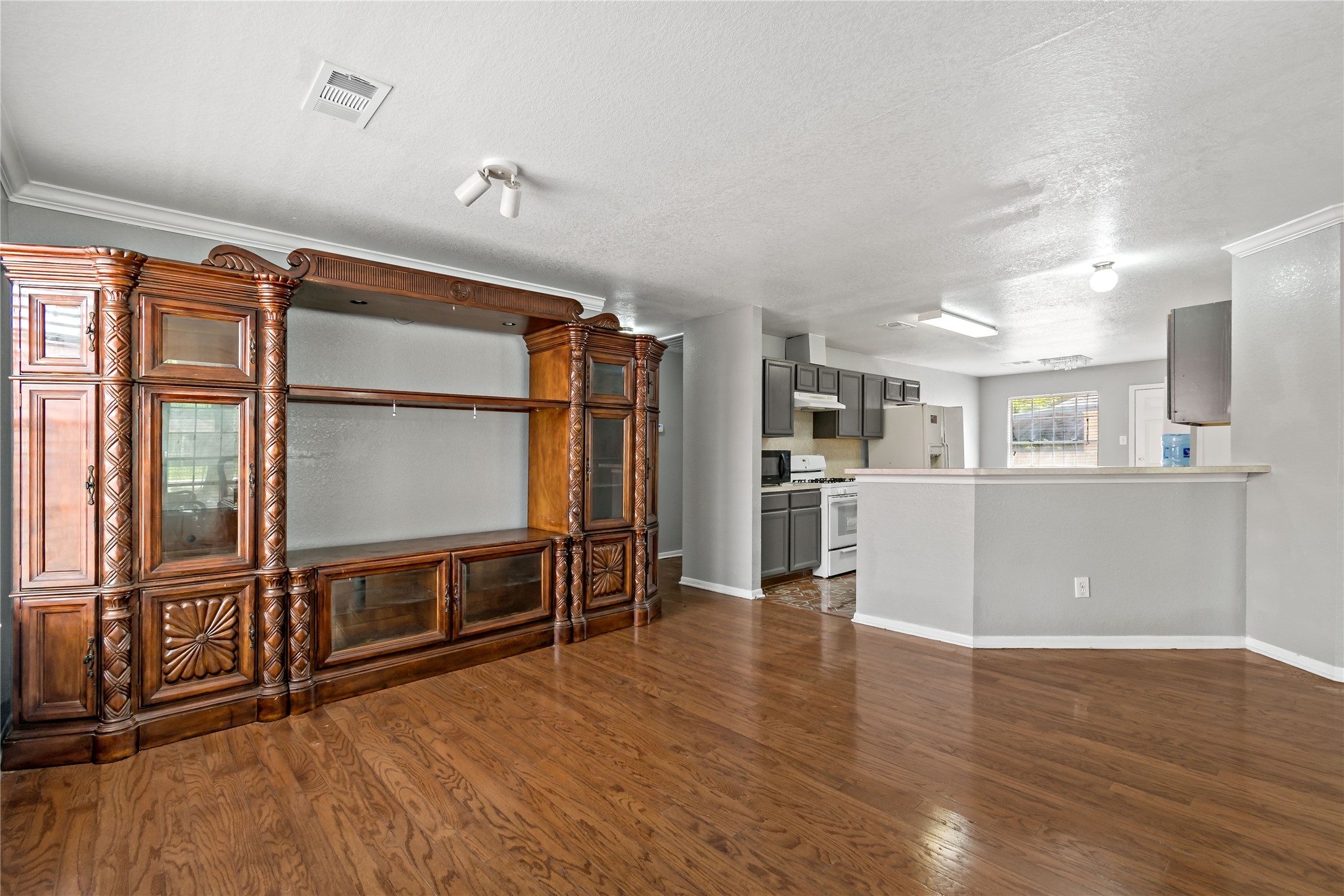 8003 Swiftwater Lane Property Photo 3