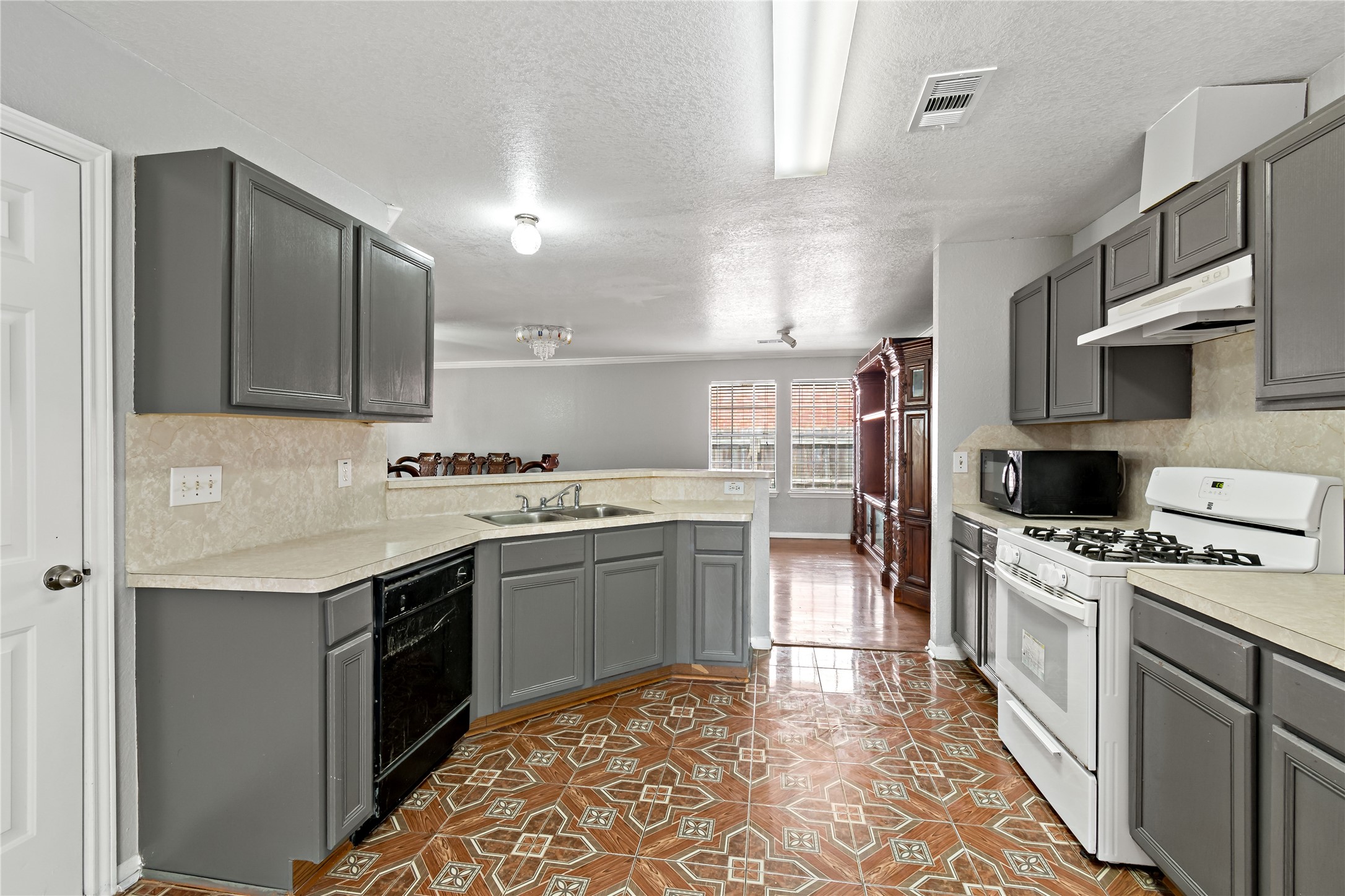 8003 Swiftwater Lane Property Photo 7