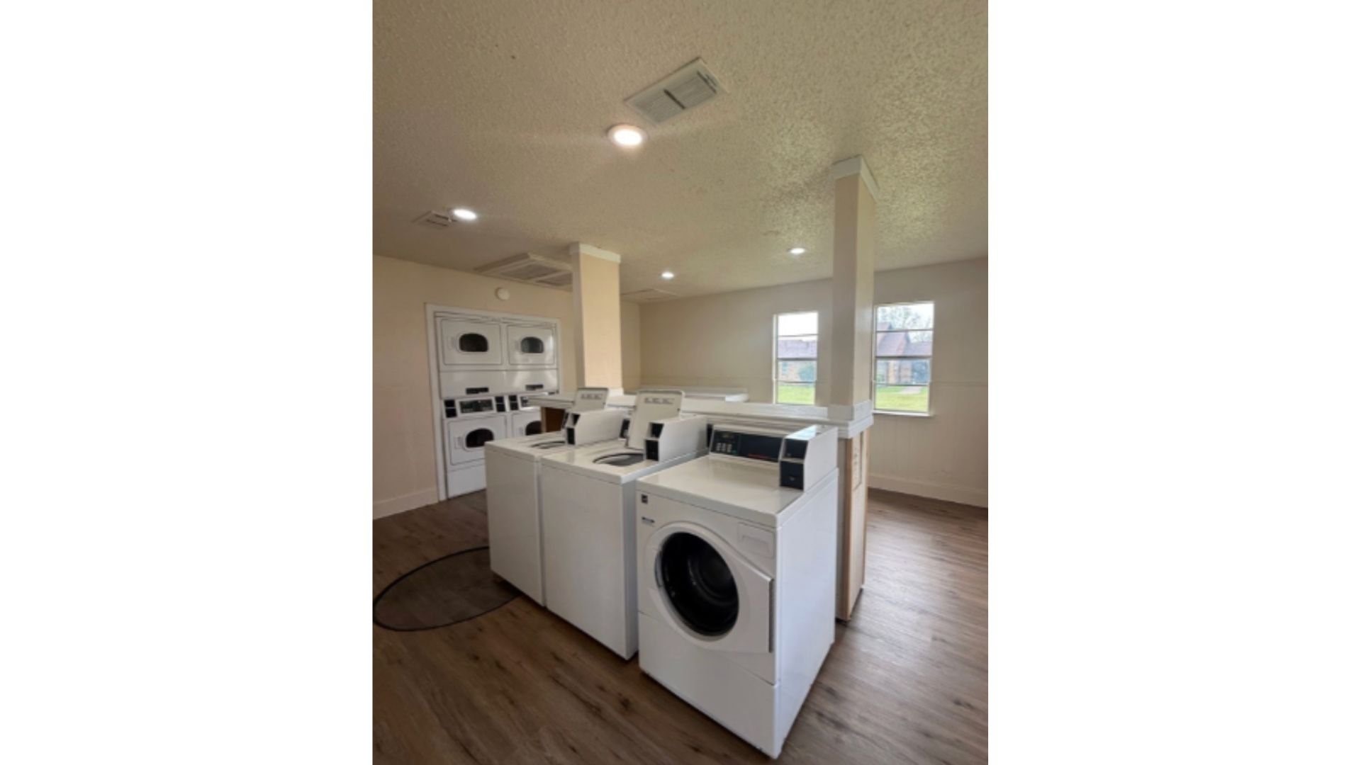 1510 E Loop 304 Property Photo 15