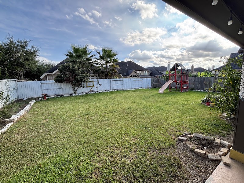 21803 Redbud Knoll Court Property Photo 28