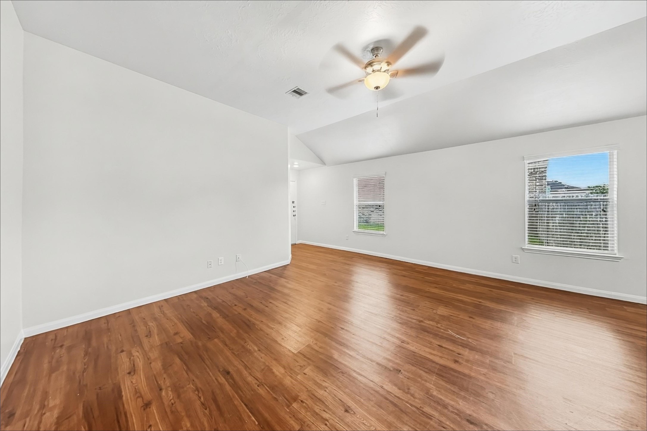 3934 Hawthorne Glen Court Property Photo 6