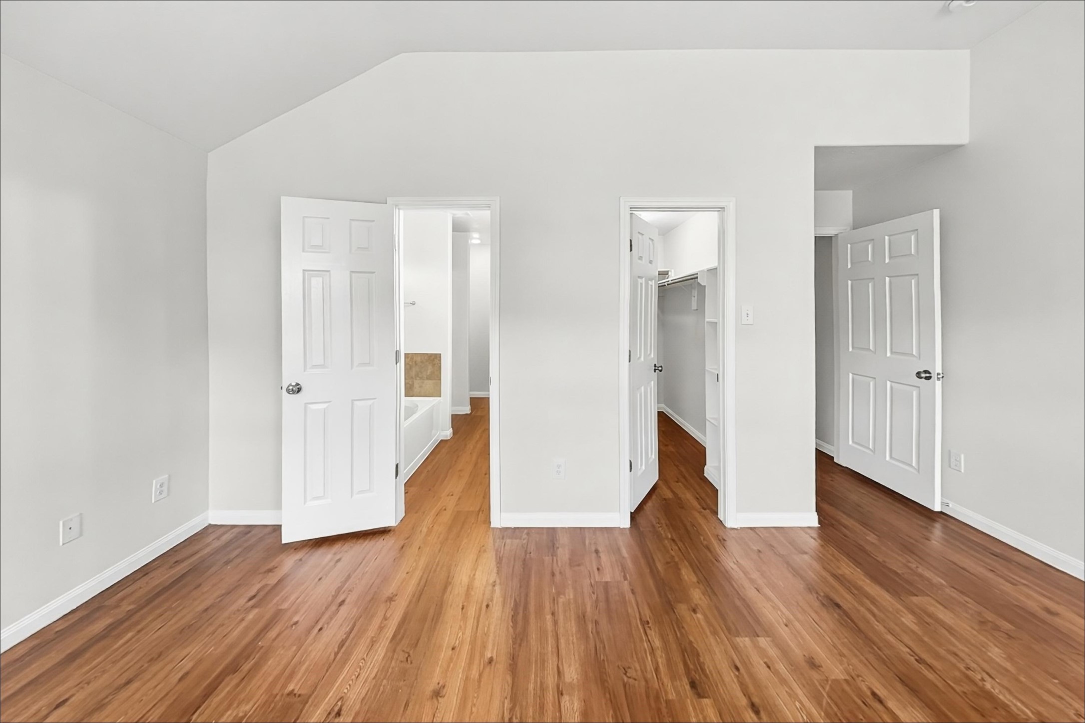 3934 Hawthorne Glen Court Property Photo 8