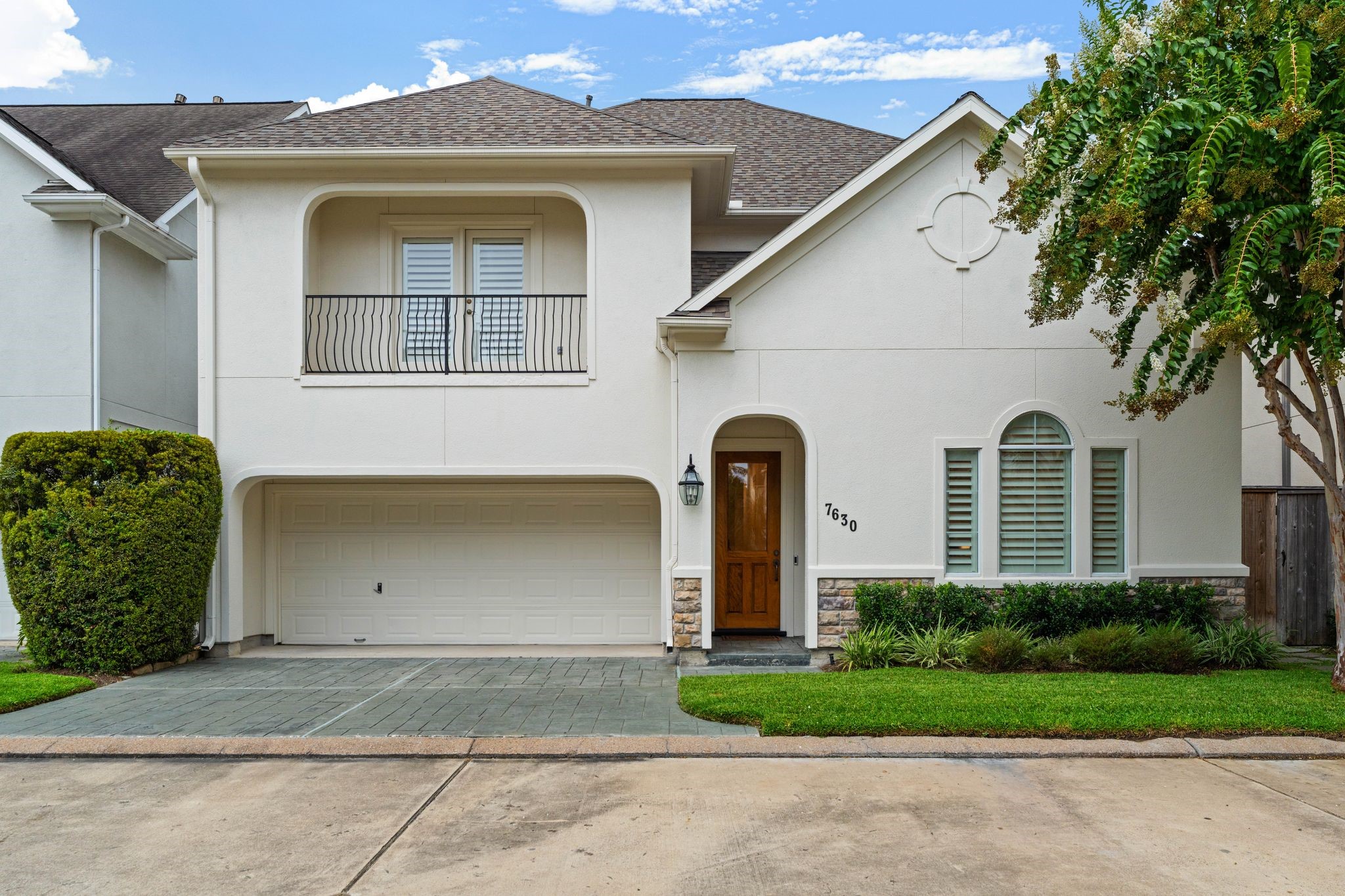 7630 E Jordan Cove Property Photo 1