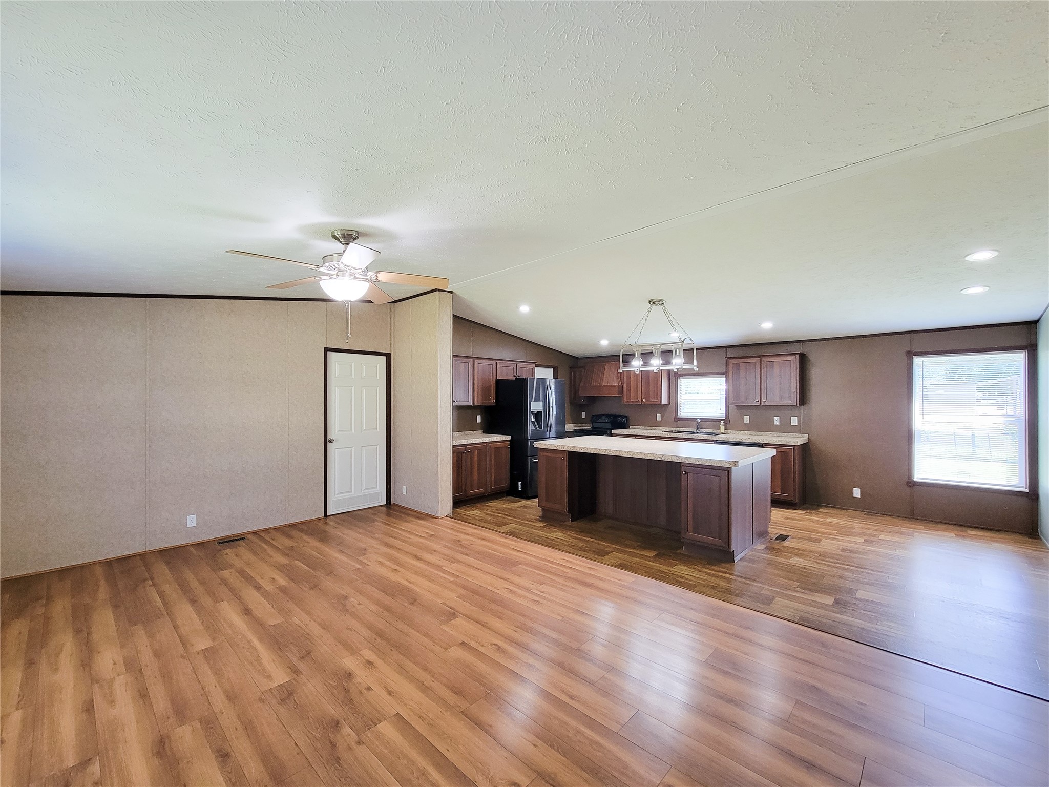26806 N Marek Lane Property Photo 3