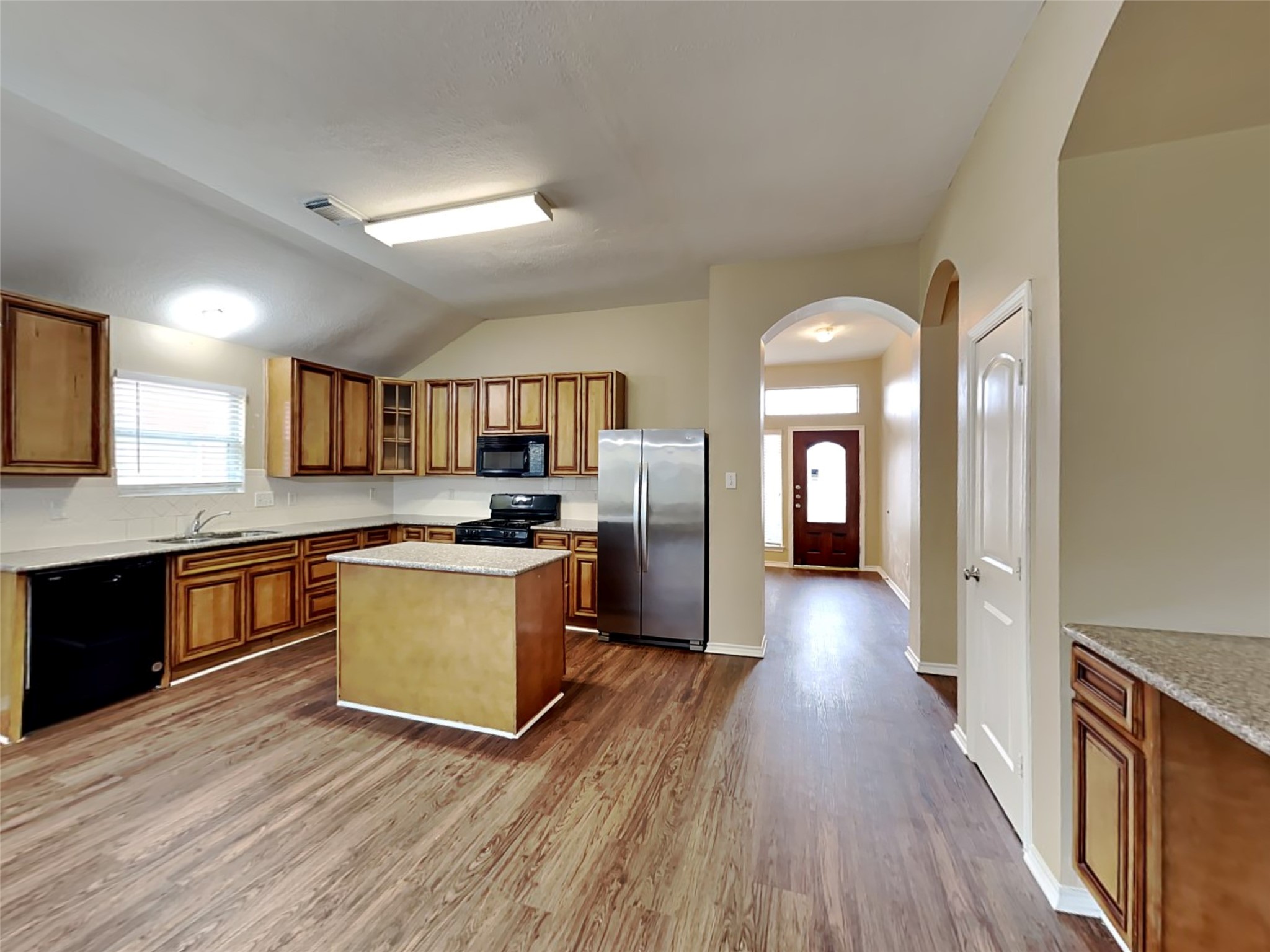1835 Manor Drive Property Photo 2