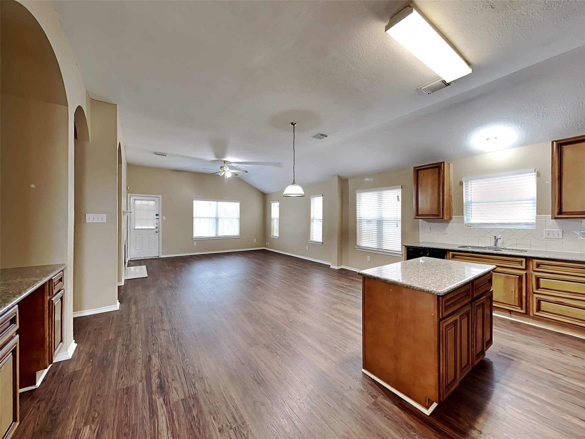 1835 Manor Drive Property Photo 3