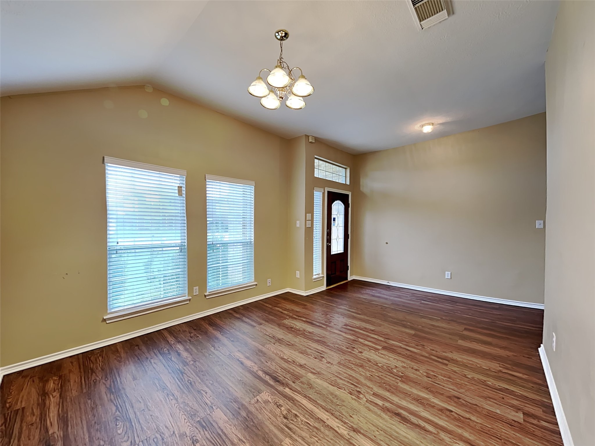 1835 Manor Drive Property Photo 4