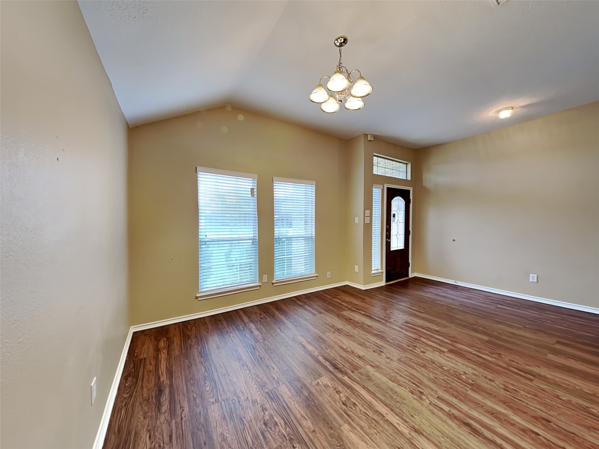 1835 Manor Drive Property Photo 5