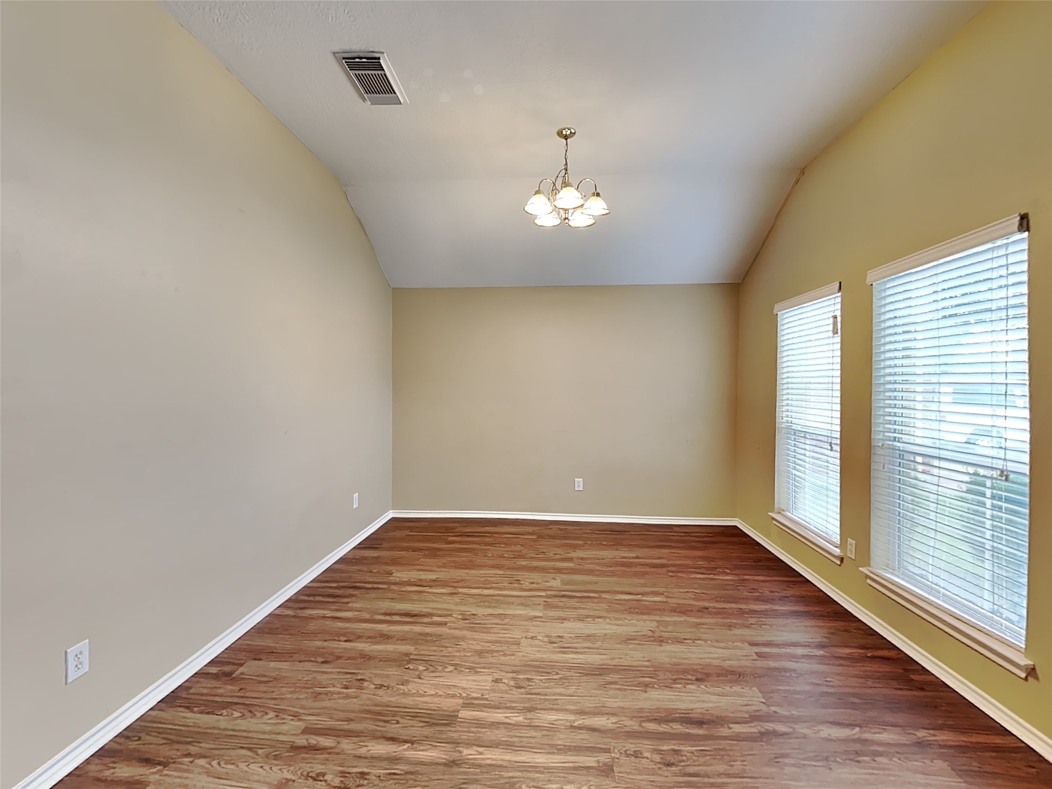 1835 Manor Drive Property Photo 6