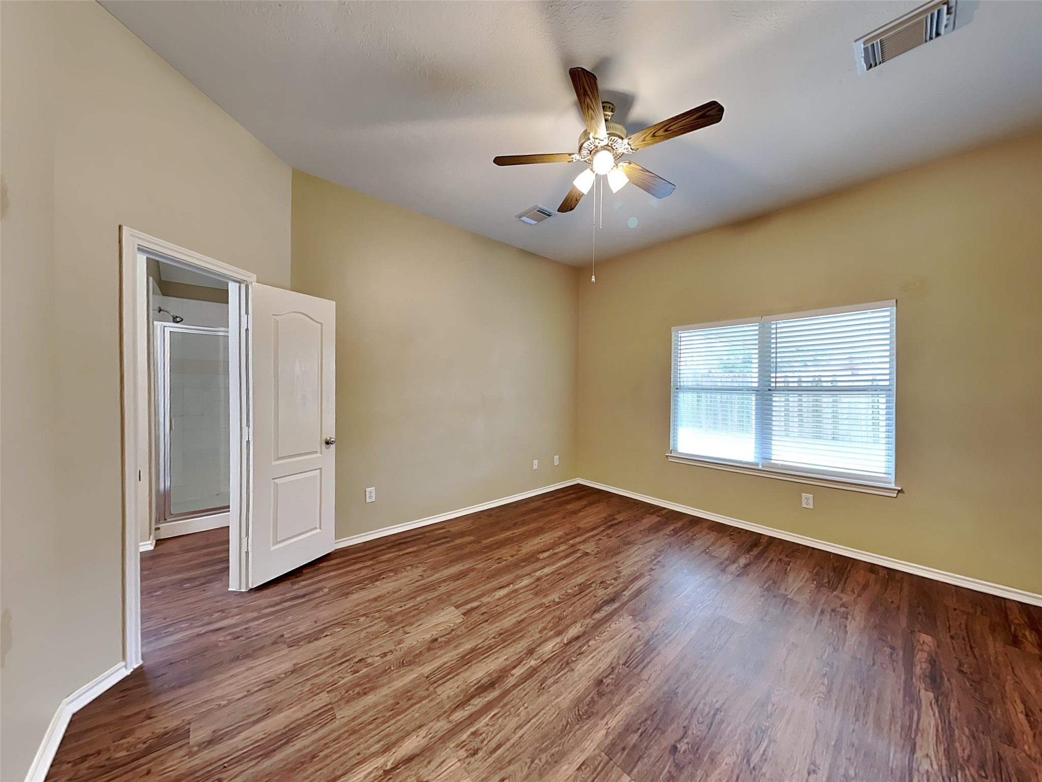 1835 Manor Drive Property Photo 9