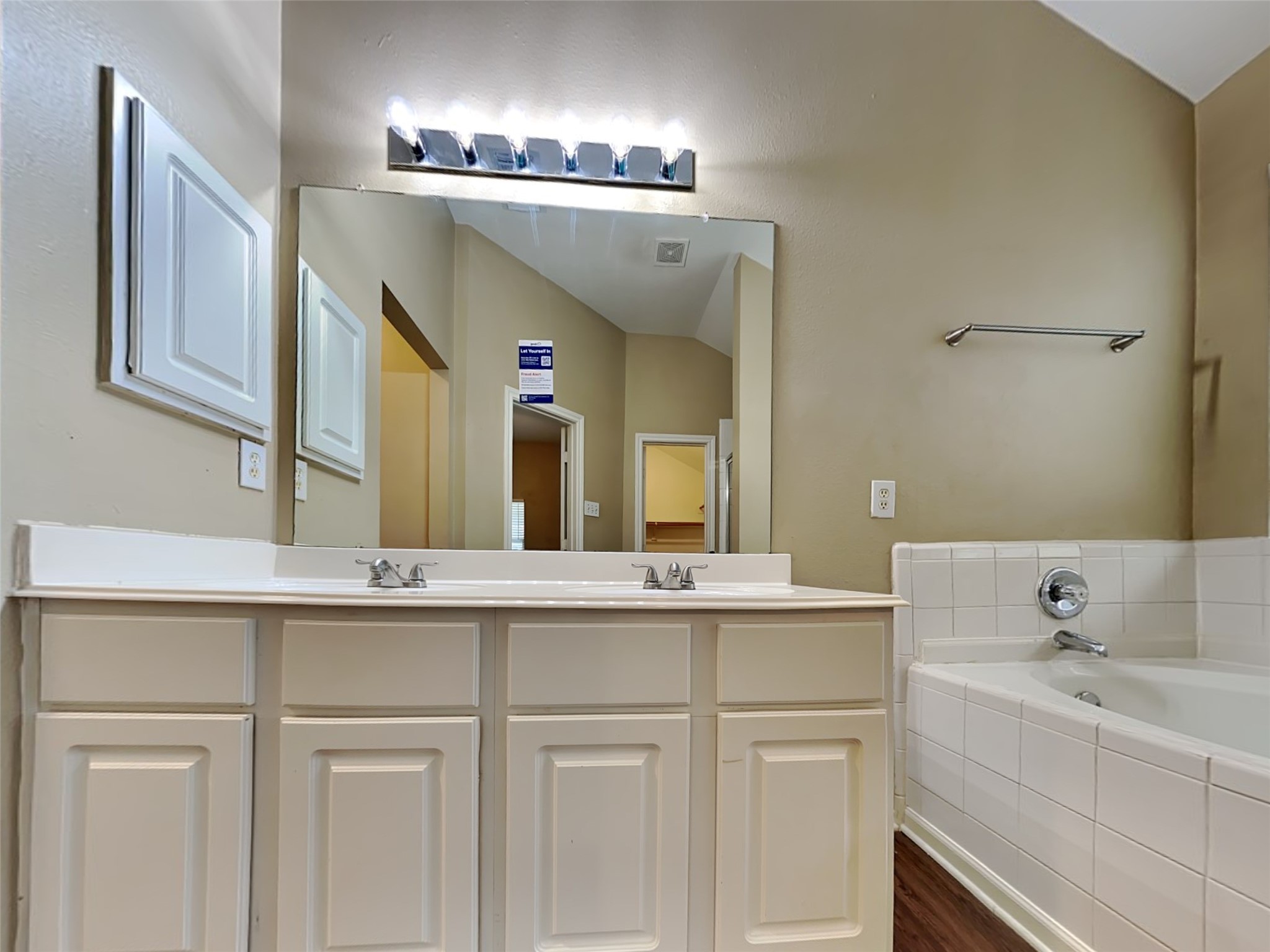 1835 Manor Drive Property Photo 11