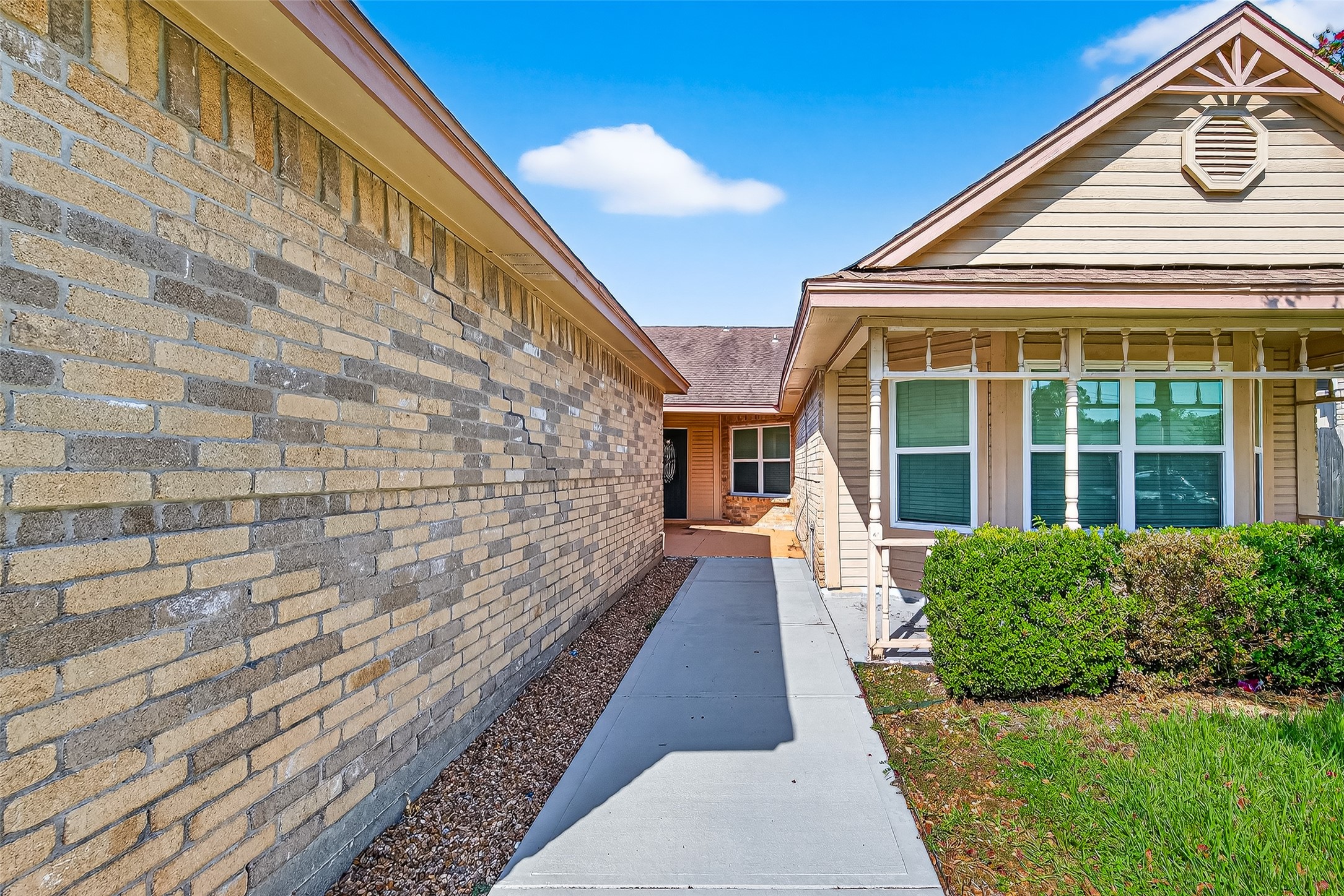 3258 Meadway Drive Property Photo 4