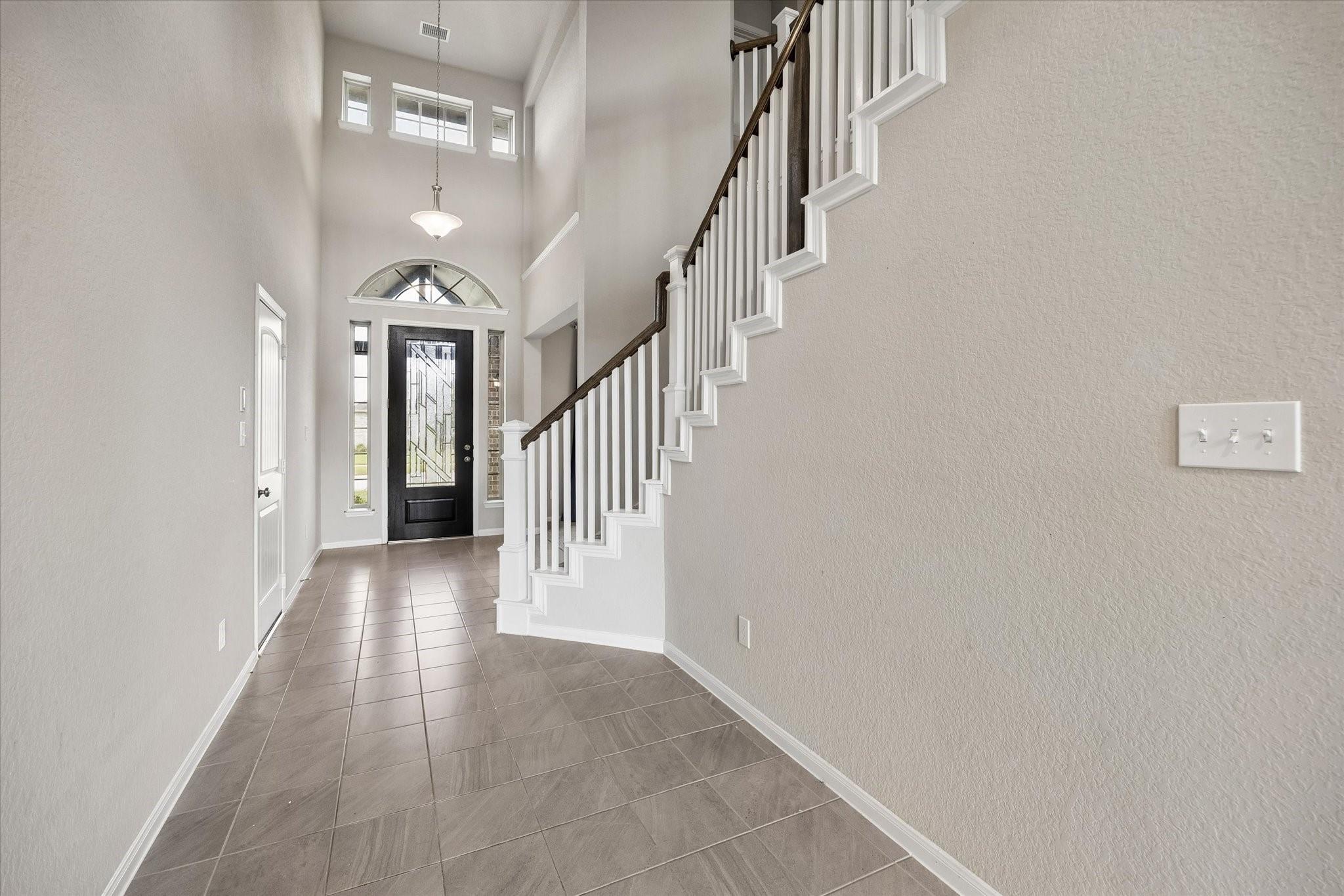 5911 Wayne Way Property Photo 4