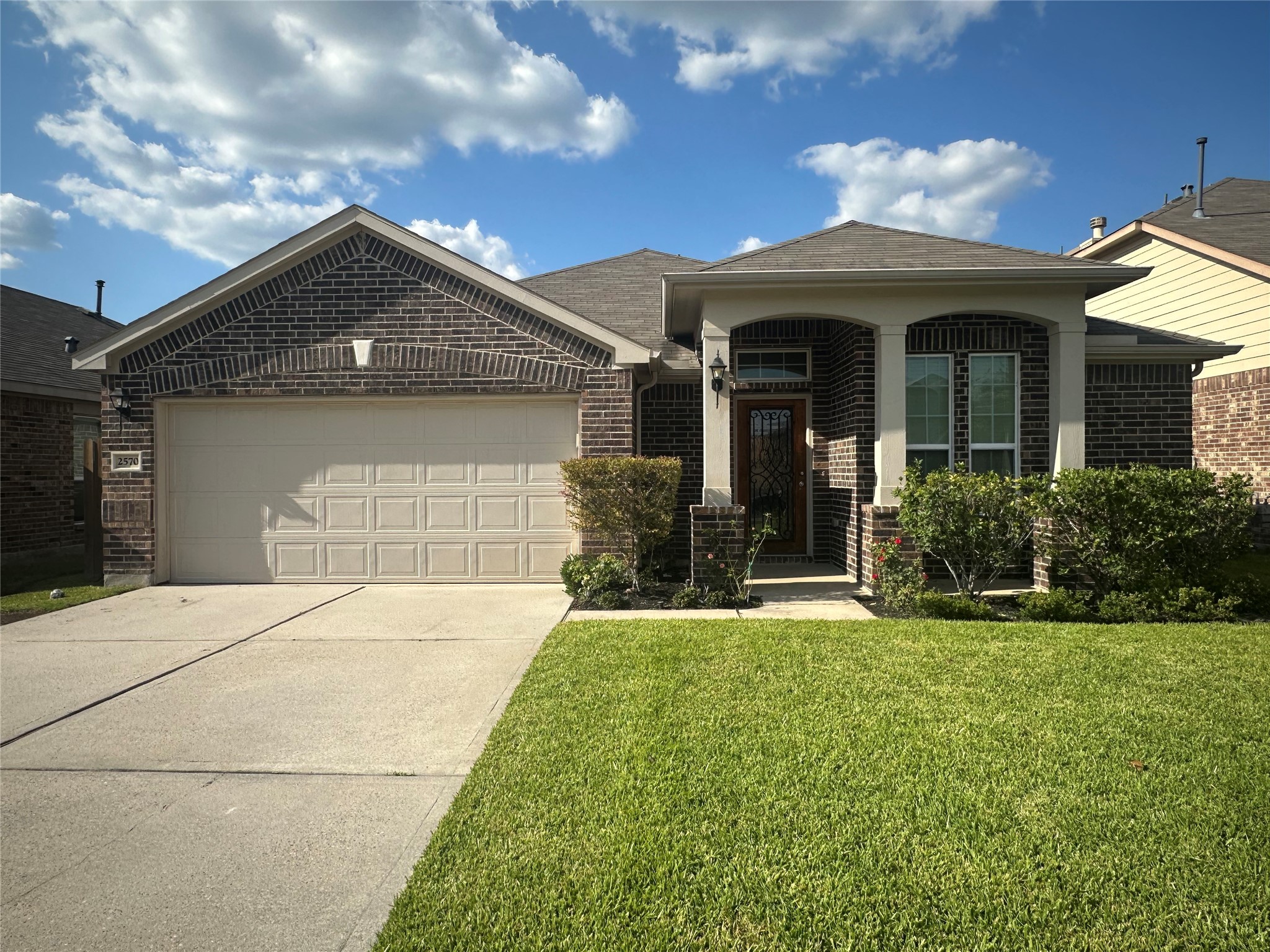 2570 Riverway Drive Property Photo 1