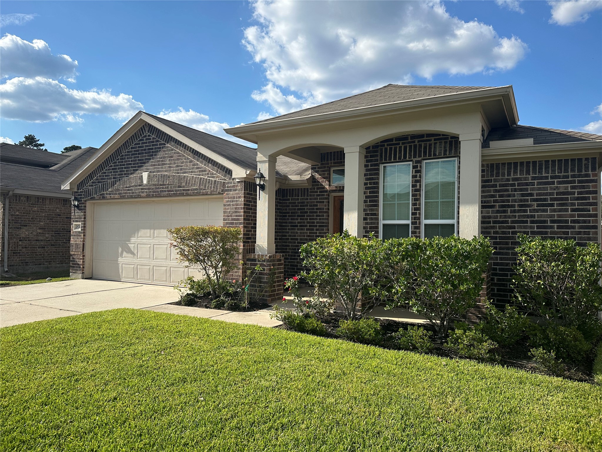 2570 Riverway Drive Property Photo 2