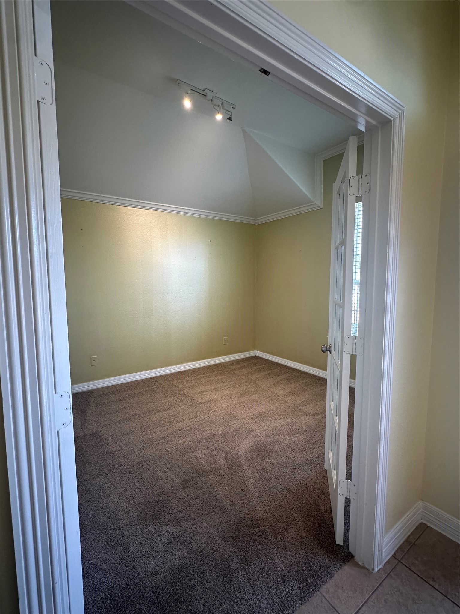 2570 Riverway Drive Property Photo 4