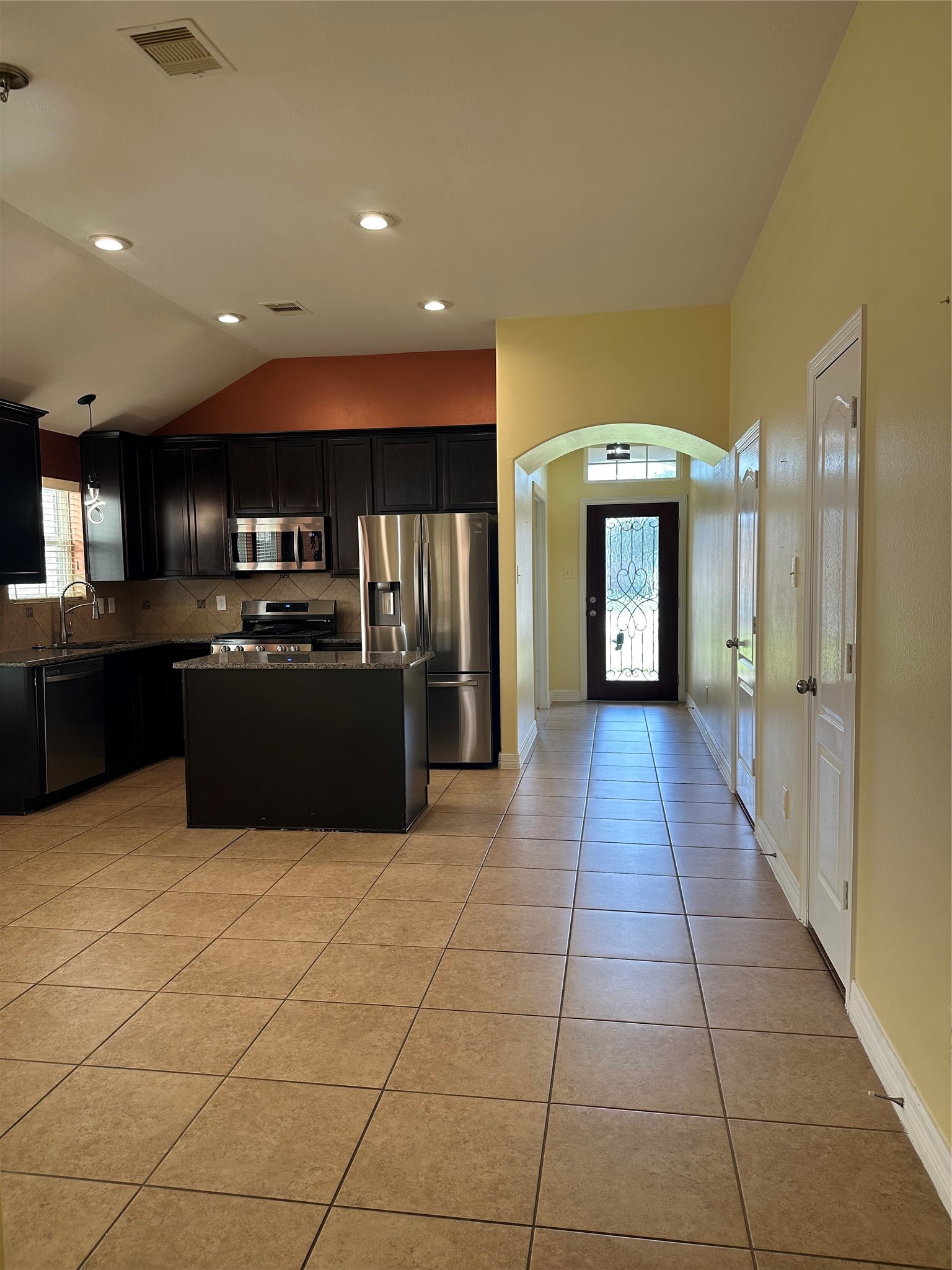 2570 Riverway Drive Property Photo 5