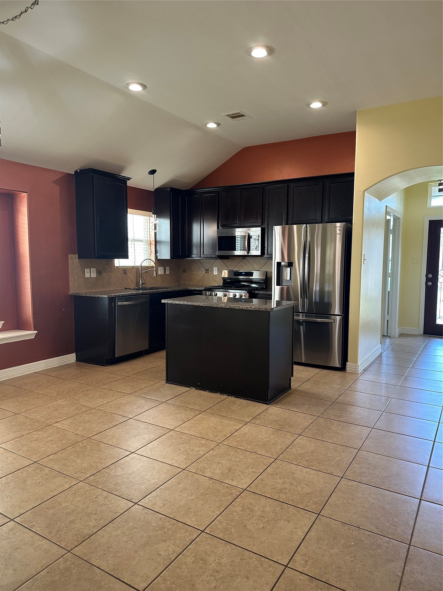 2570 Riverway Drive Property Photo 6