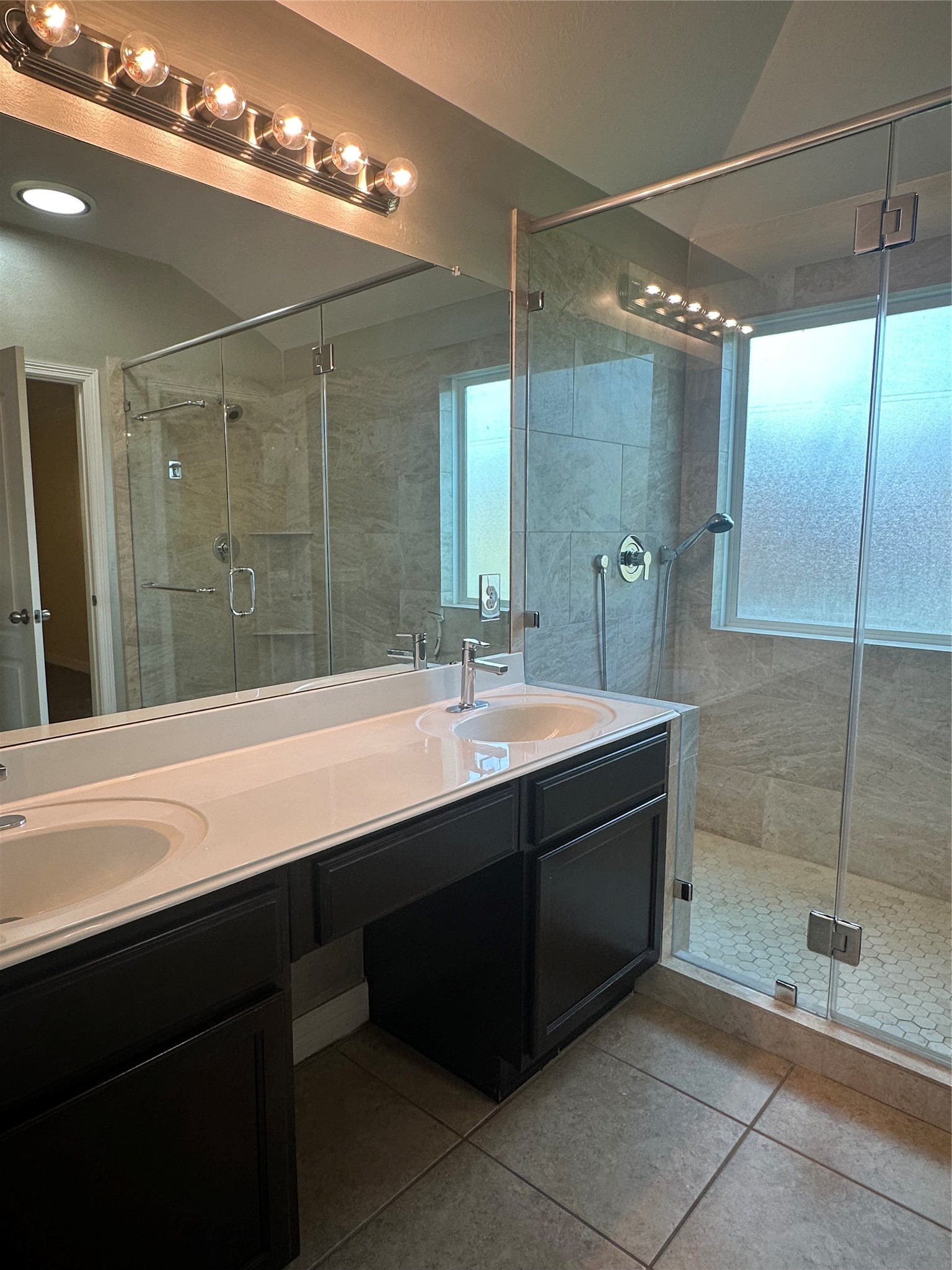 2570 Riverway Drive Property Photo 12