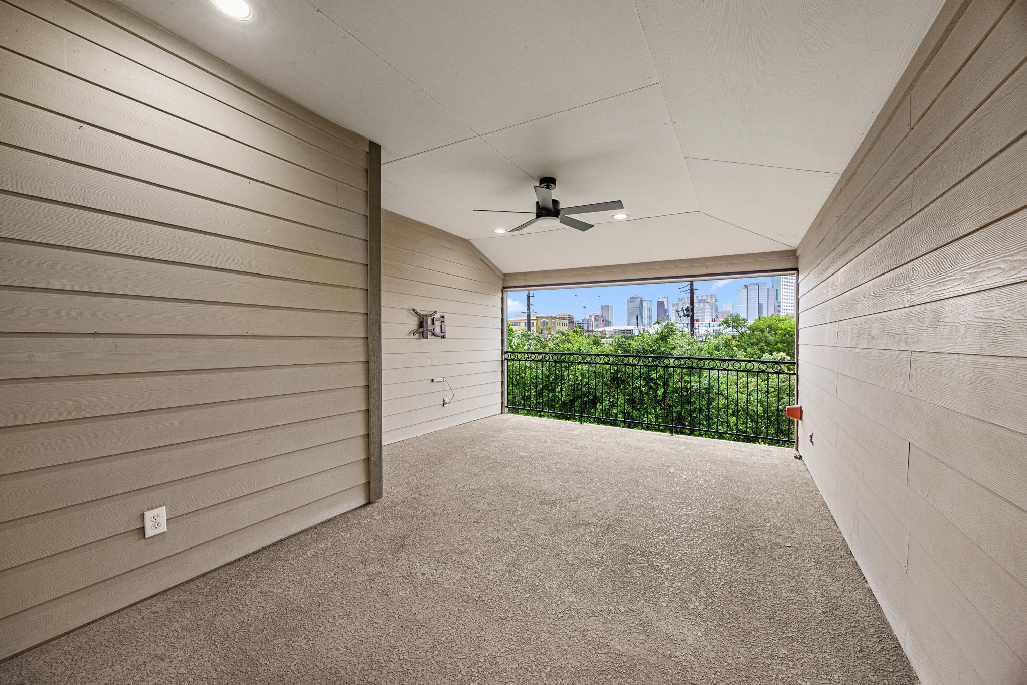 1119 Saint Charles Street Property Photo 3
