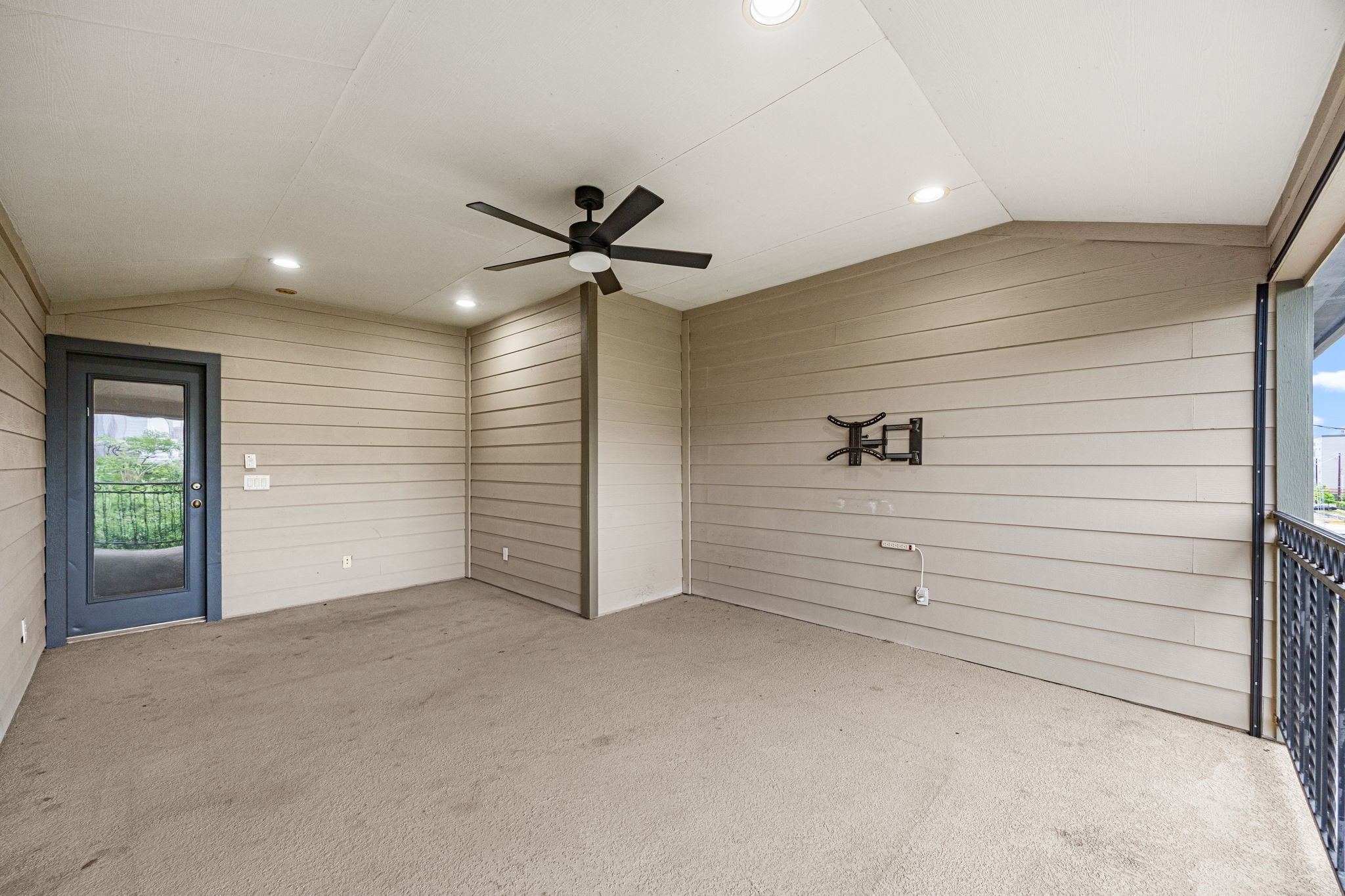 1119 Saint Charles Street Property Photo 24