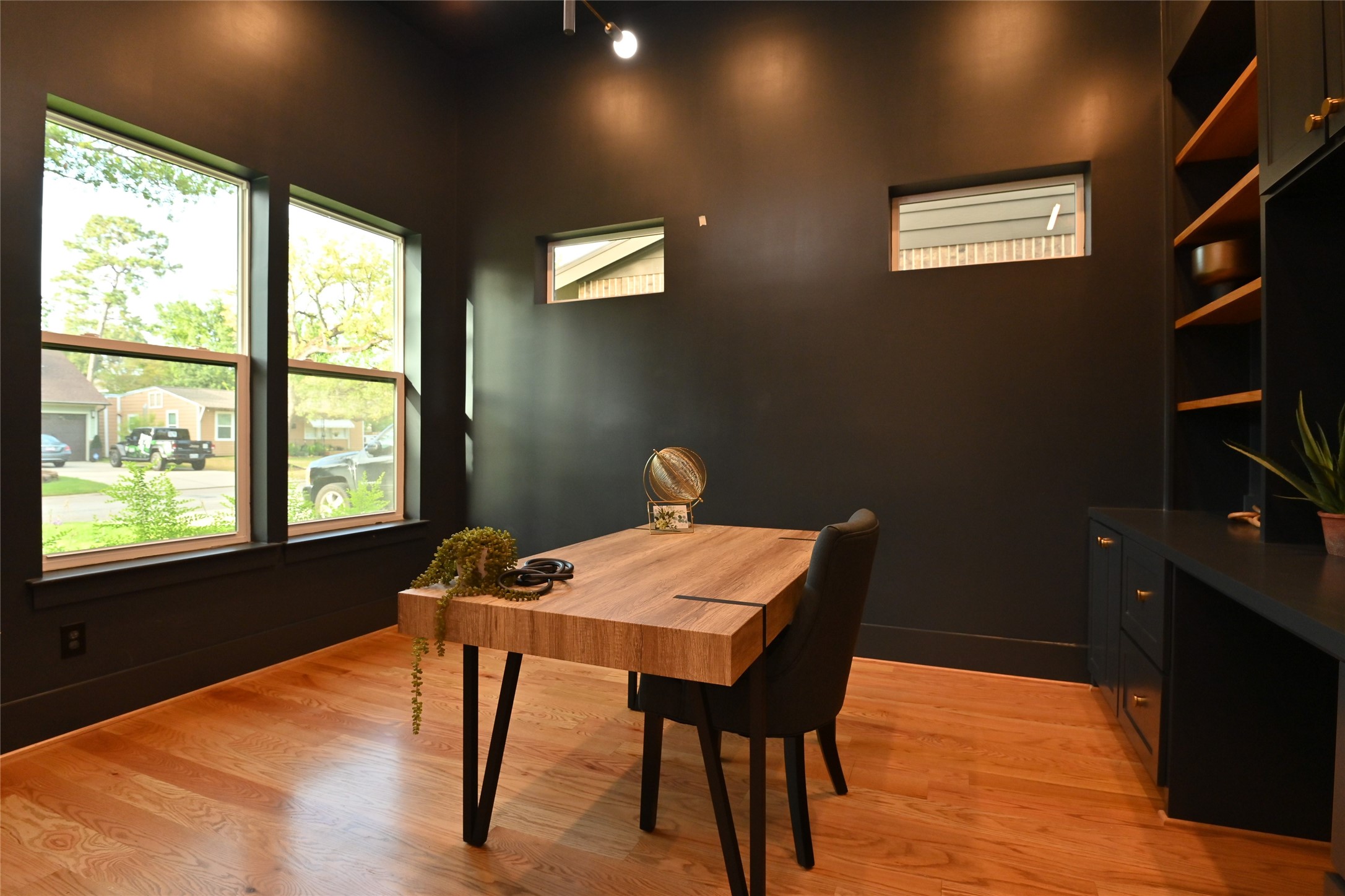 1733 Du Barry Lane Property Photo 8