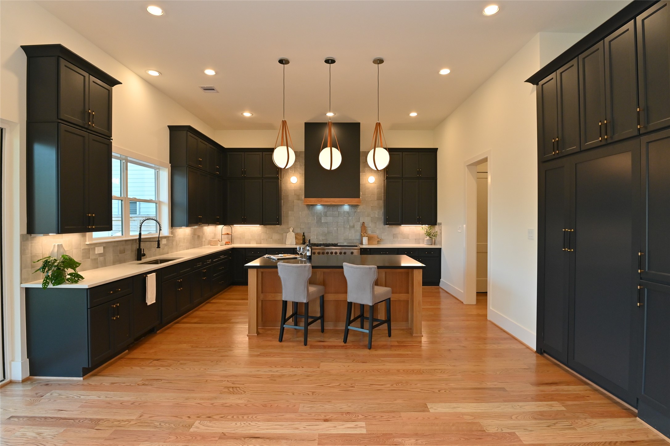 1733 Du Barry Lane Property Photo 15