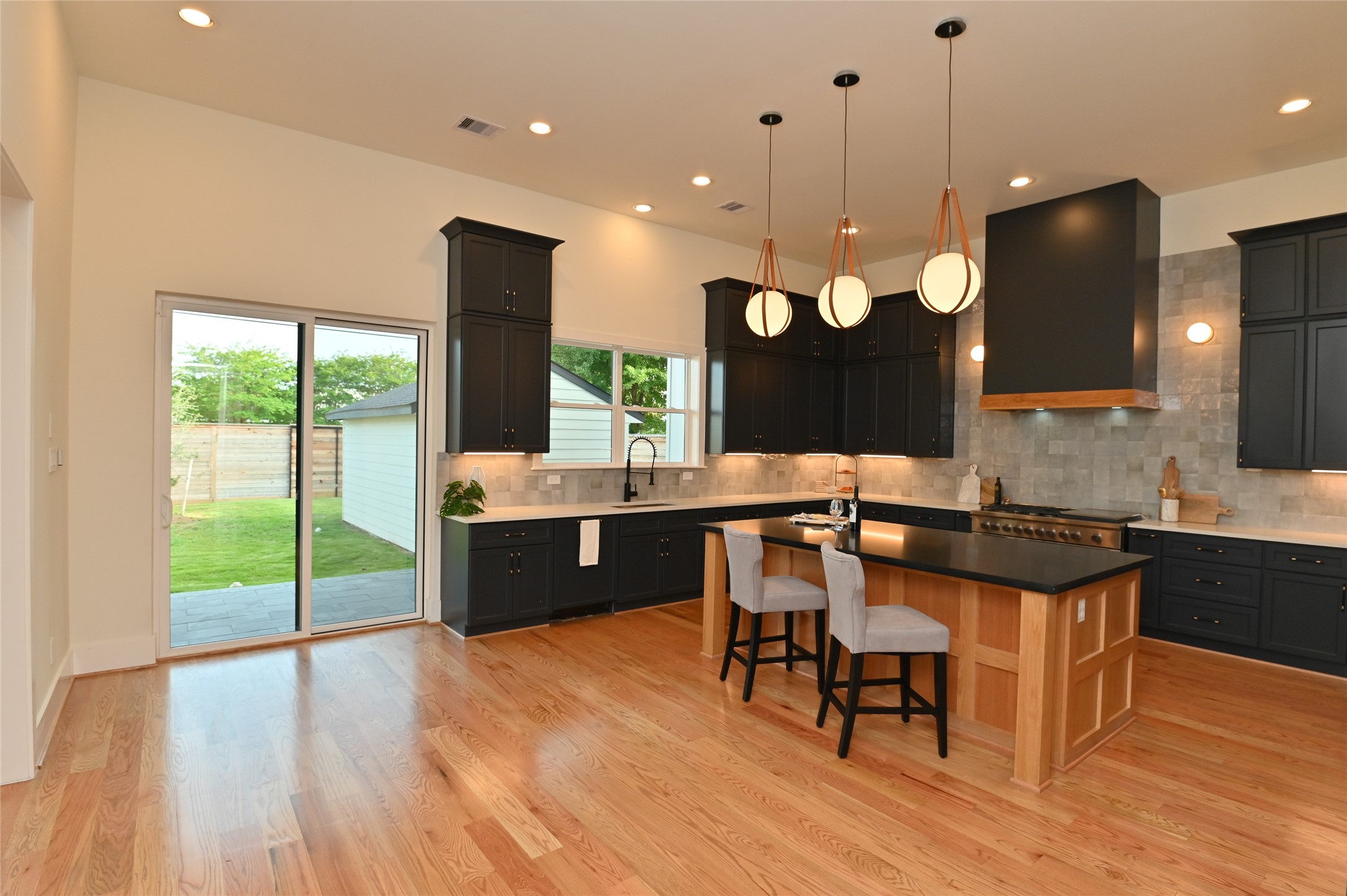 1733 Du Barry Lane Property Photo 20